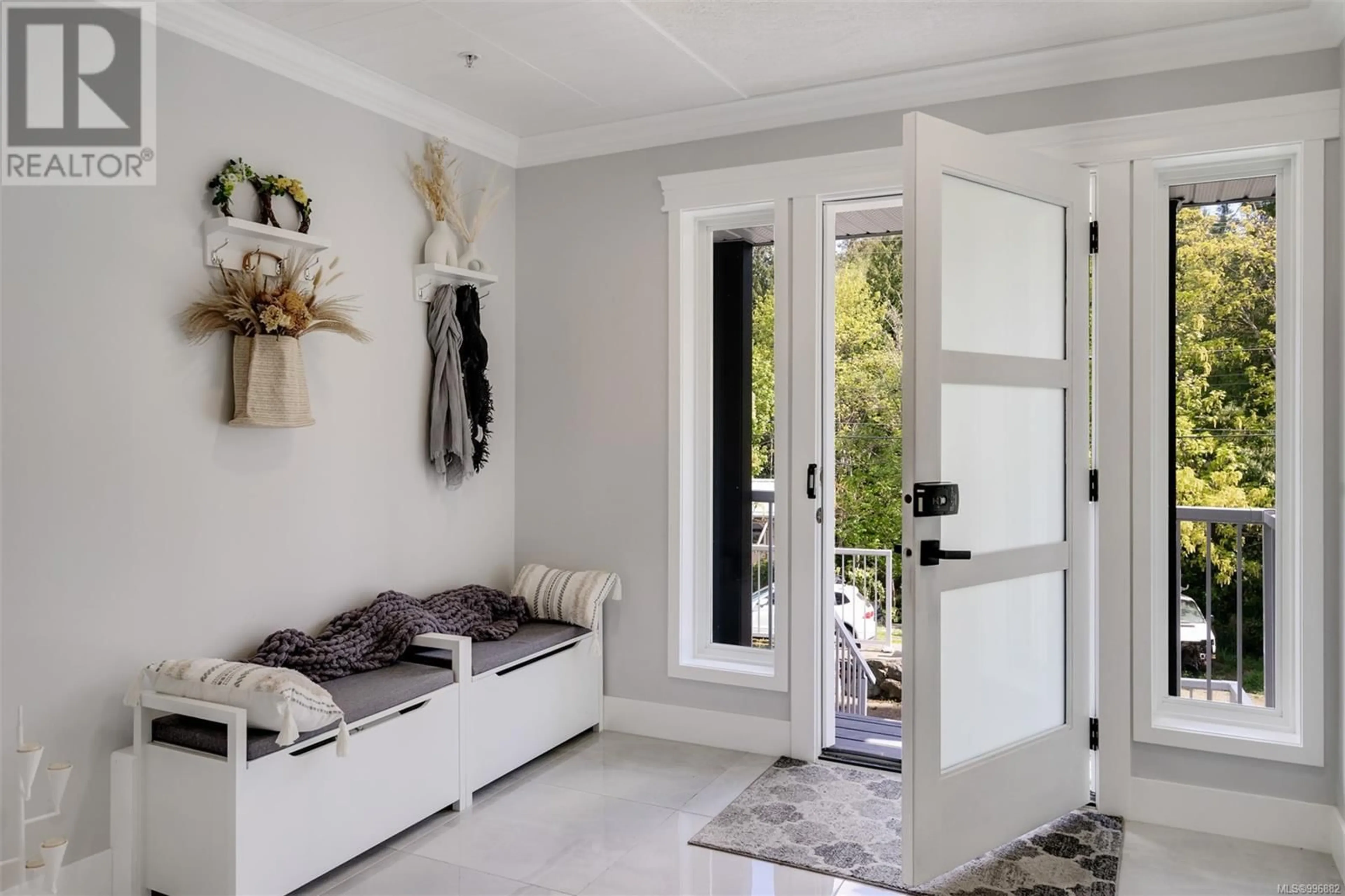 Indoor entryway for 2456 SELWYN ROAD, Langford British Columbia V9B3K8