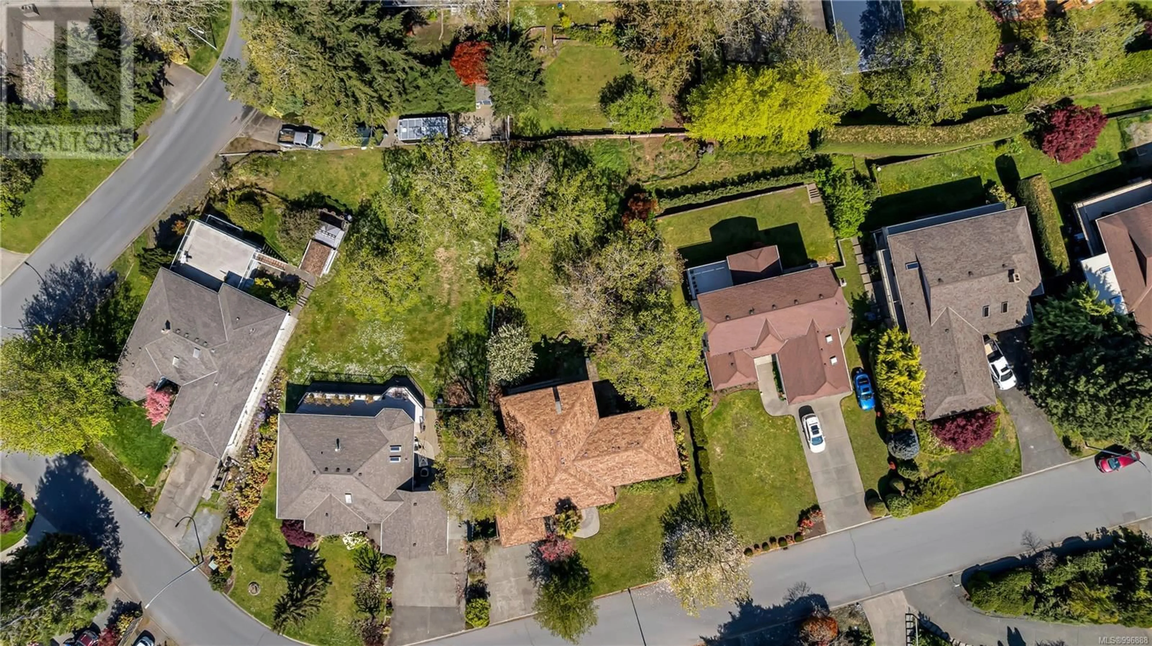 A pic from outside/outdoor area/front of a property/back of a property/a pic from drone, street for 1469 HAIDA ROAD, Duncan British Columbia V9L5P4