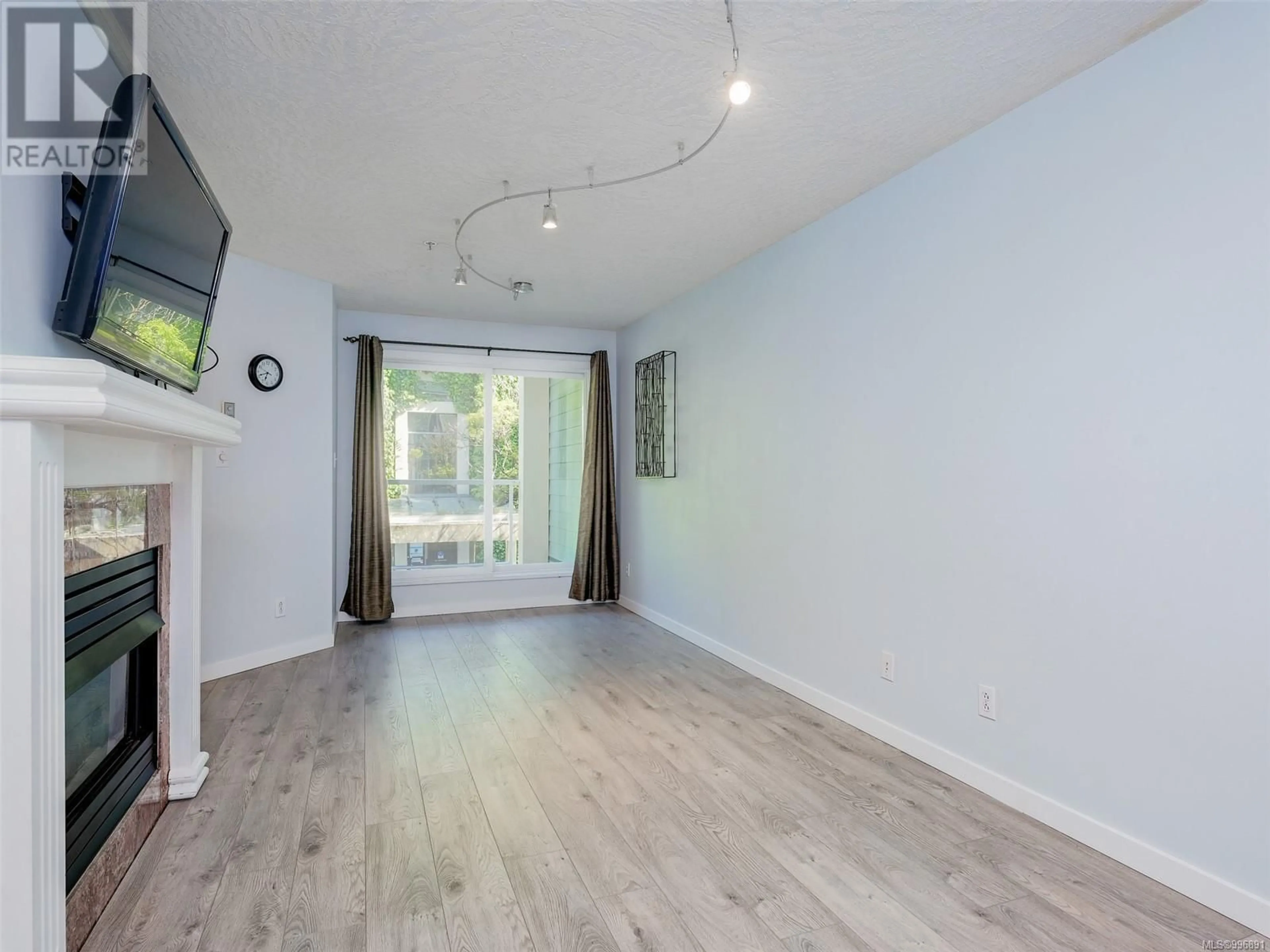 A pic of a room for 304 - 649 BAY STREET, Victoria British Columbia V8T5H8