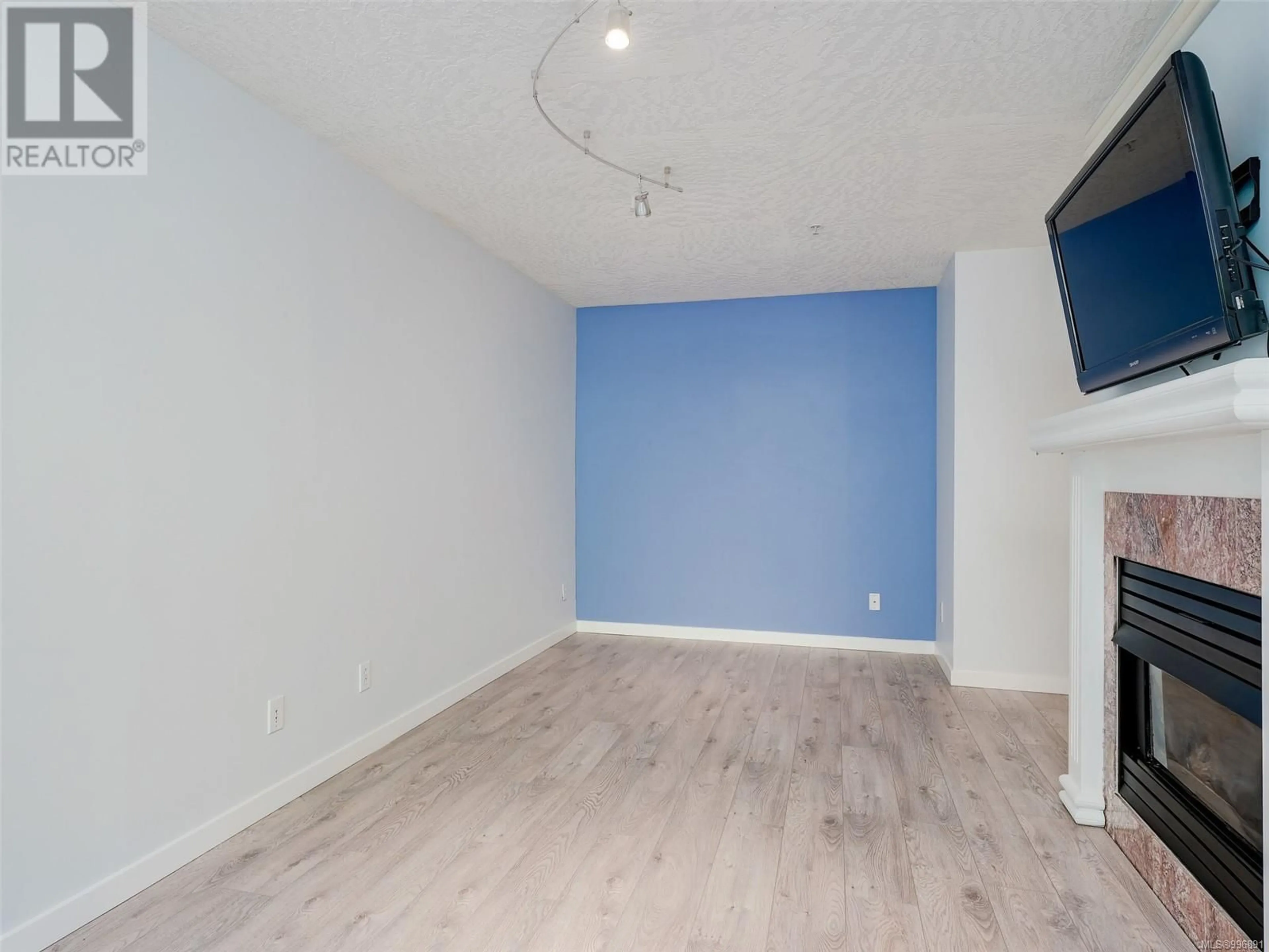 A pic of a room for 304 - 649 BAY STREET, Victoria British Columbia V8T5H8