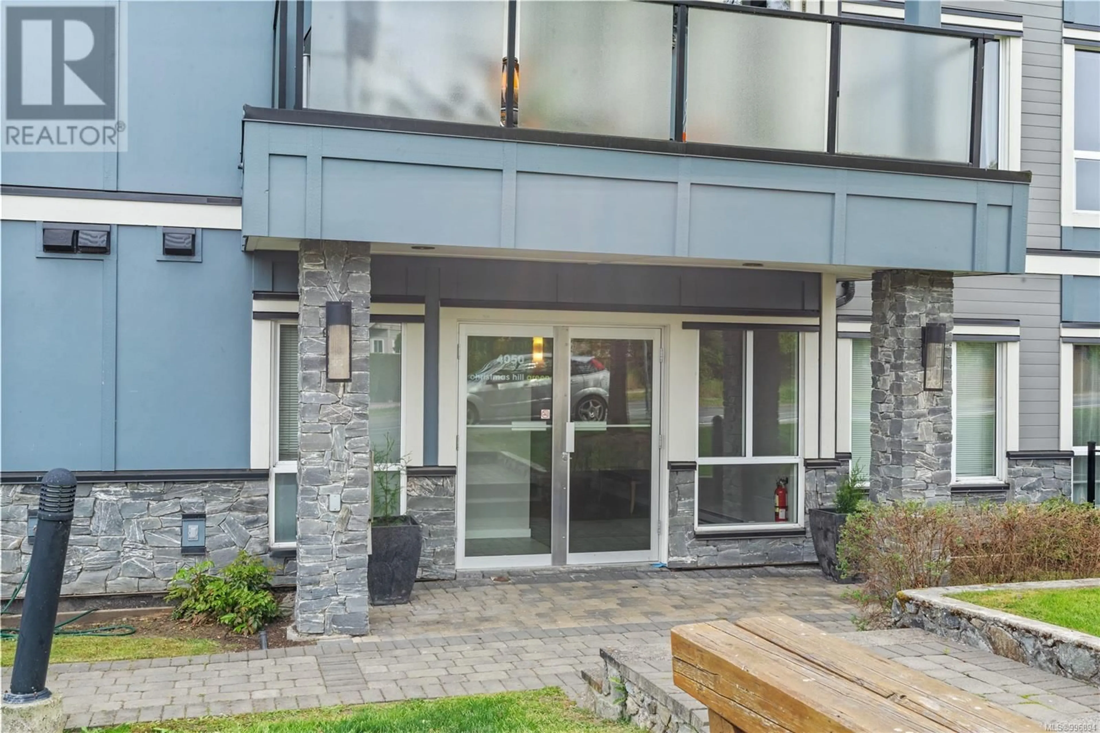 Patio, street for 207 - 4050 DOUGLAS STREET, Saanich British Columbia V8X0A5