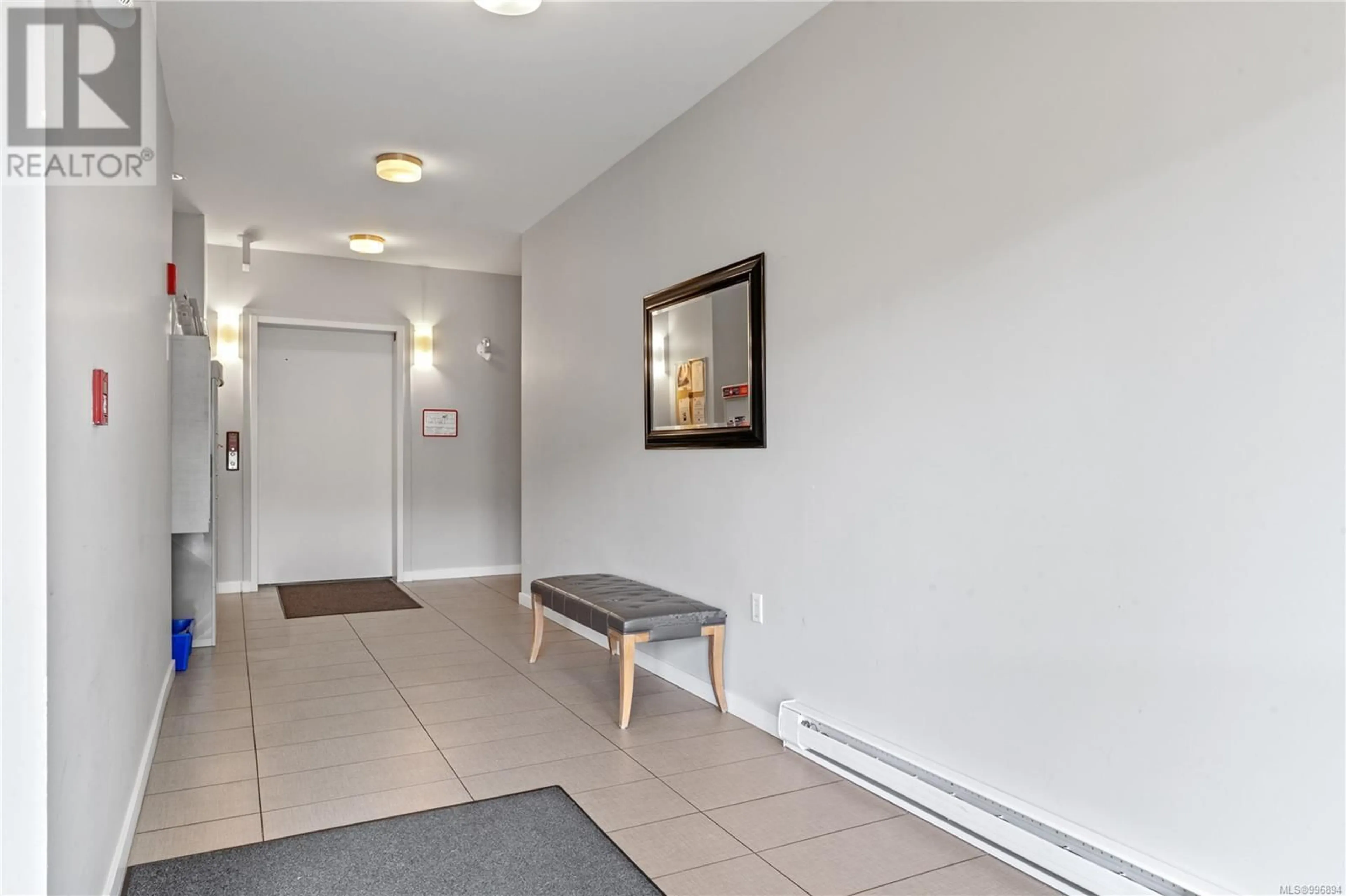 Indoor foyer for 207 - 4050 DOUGLAS STREET, Saanich British Columbia V8X0A5