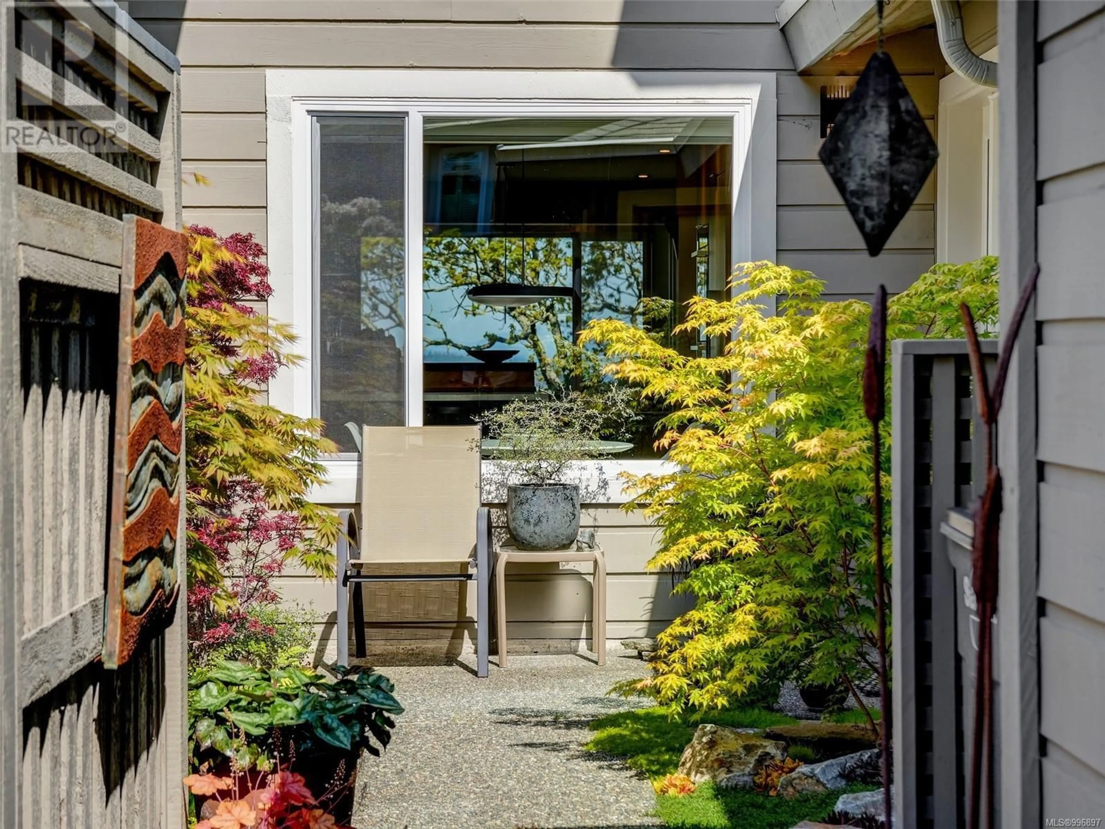 Indoor entryway for 603 - 2829 ARBUTUS ROAD, Saanich British Columbia V8N5X5