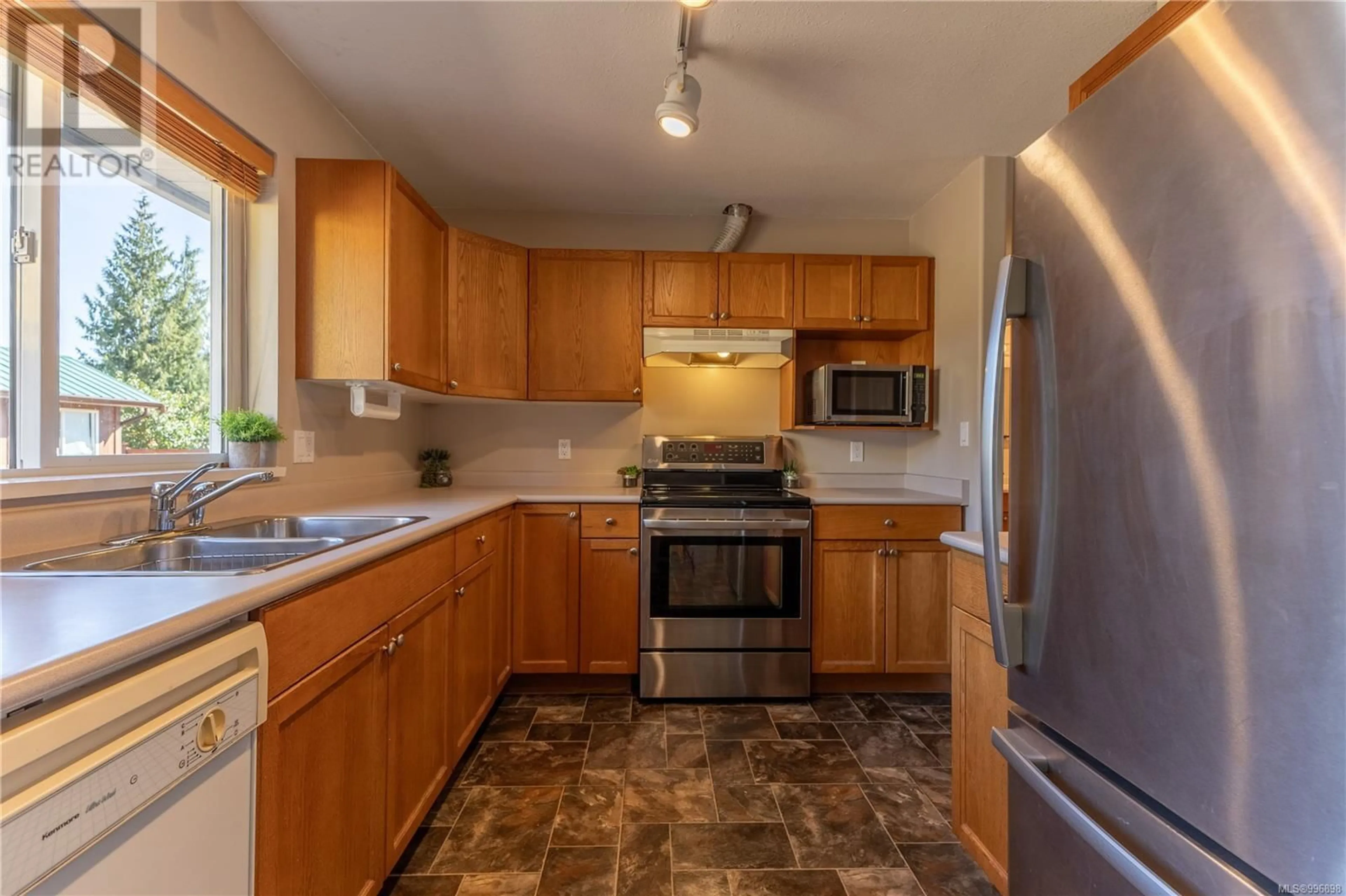 Standard kitchen, unknown for 1074 SPRINGBOK ROAD, Campbell River British Columbia V9W7K7