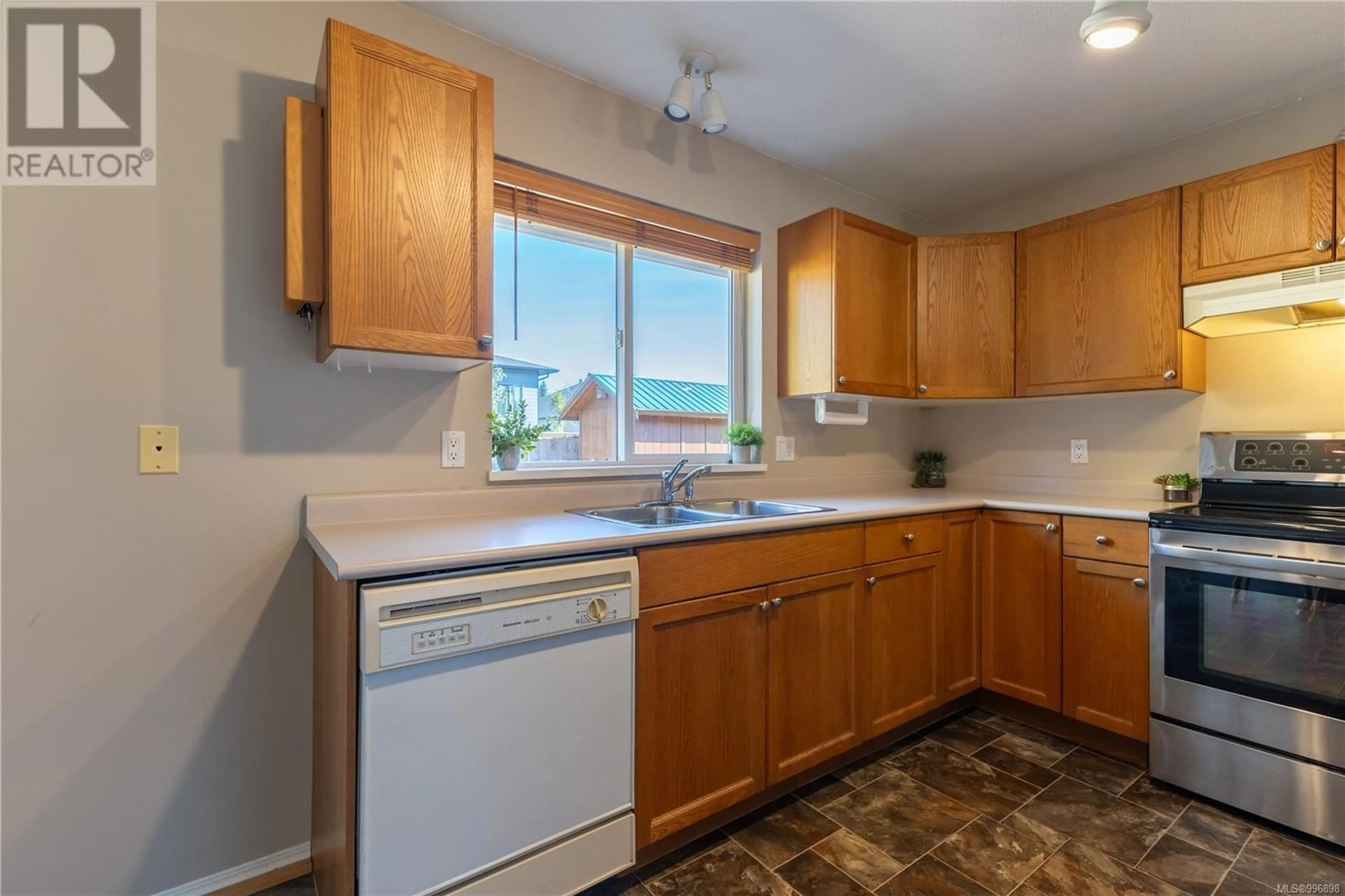 Standard kitchen, unknown for 1074 SPRINGBOK ROAD, Campbell River British Columbia V9W7K7