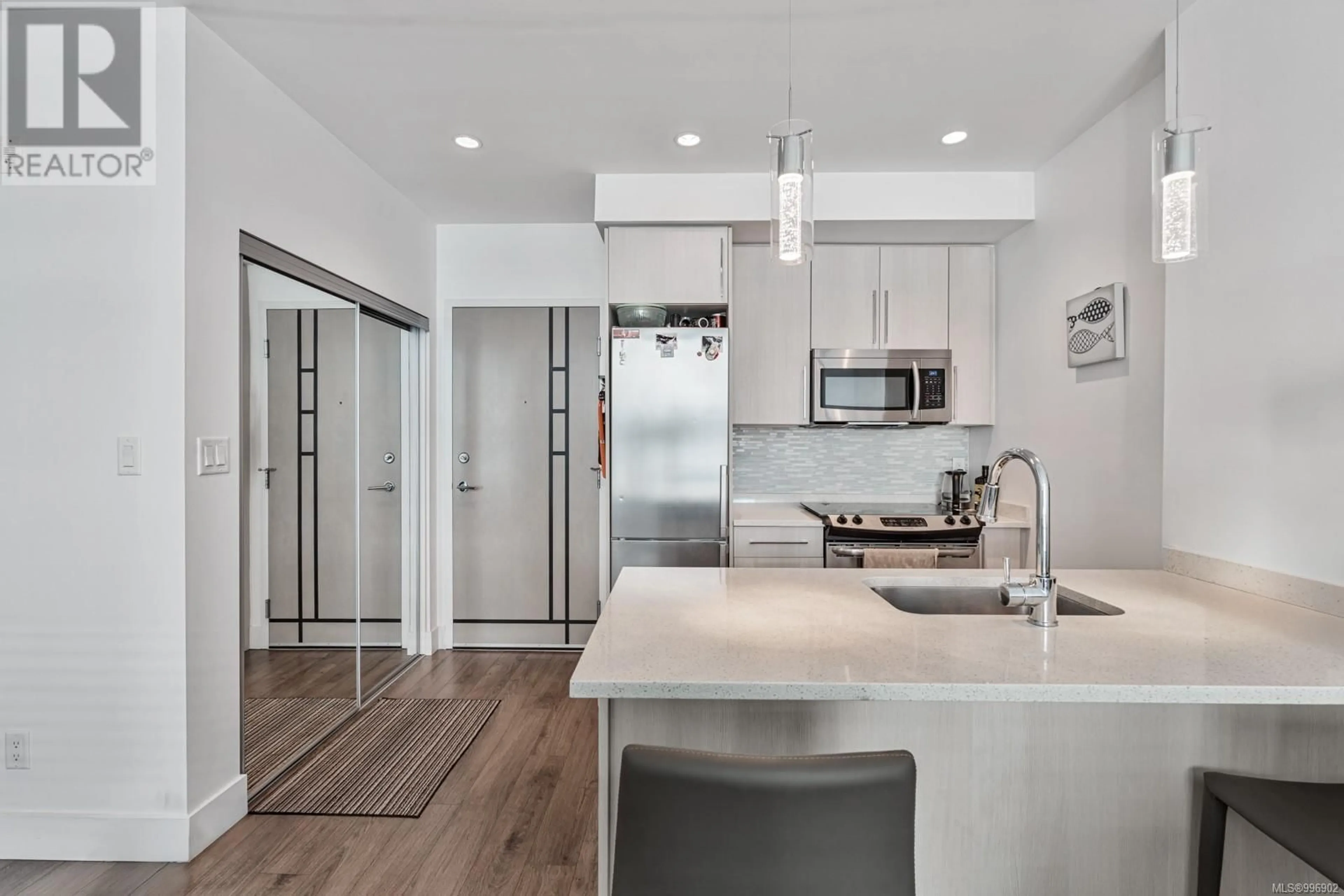 Open concept kitchen, unknown for 1008 - 1090 JOHNSON STREET, Victoria British Columbia V8V0B3