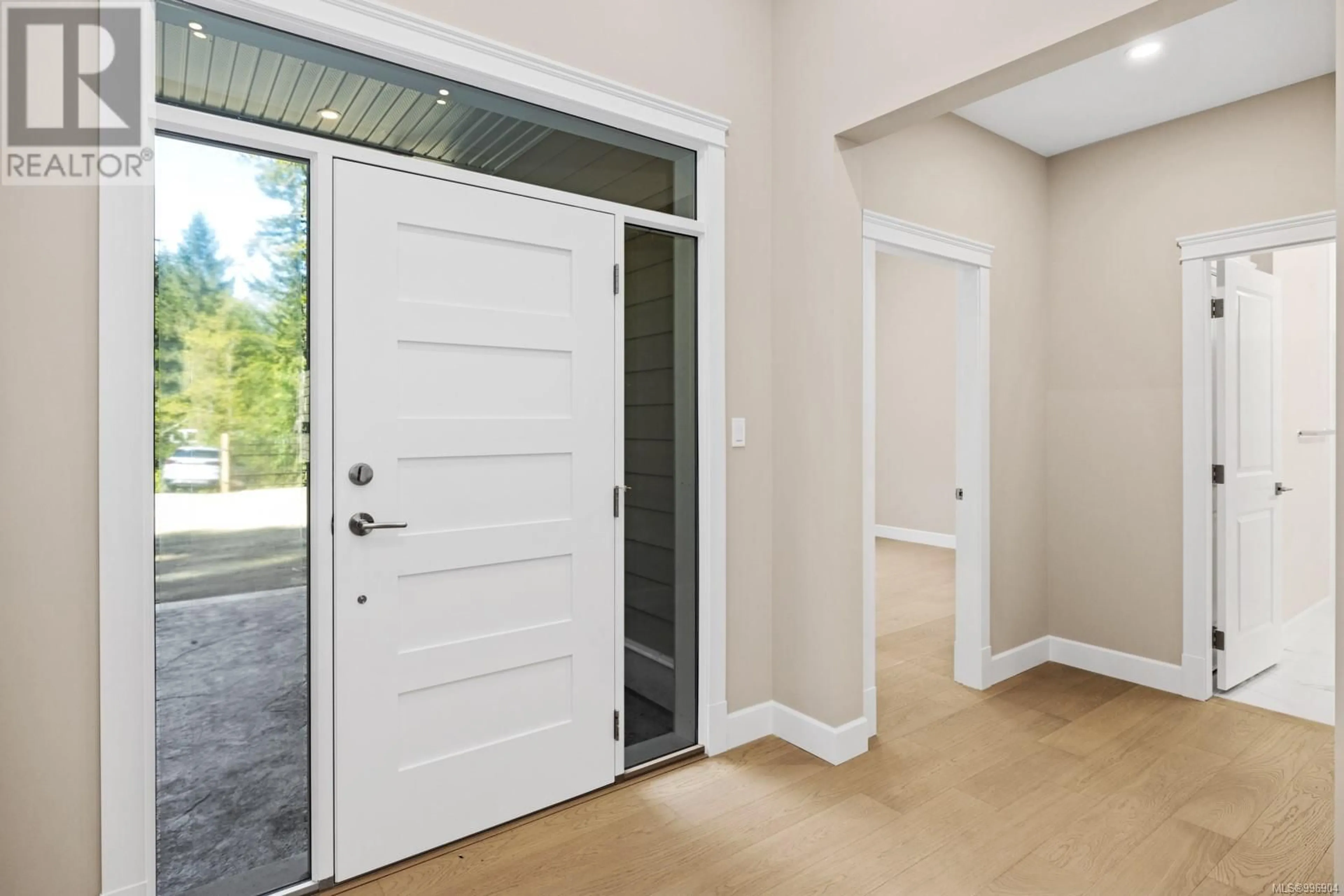Indoor entryway for 1054 FERN RIDGE DRIVE, Mill Bay British Columbia V0R2P2