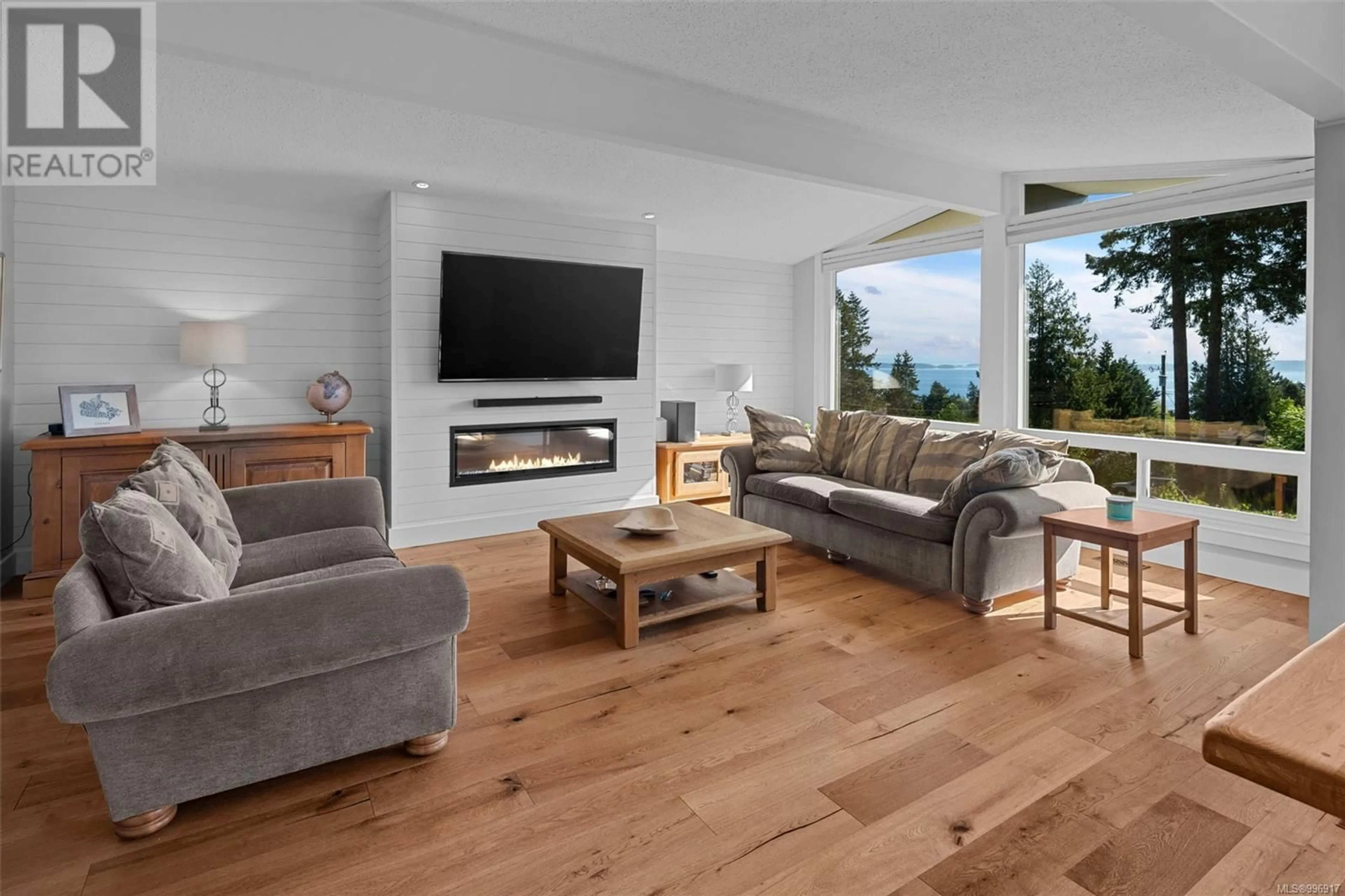 Living room with furniture, wood/laminate floor for 8564 MOXON TERRACE, North Saanich British Columbia V8L1K6