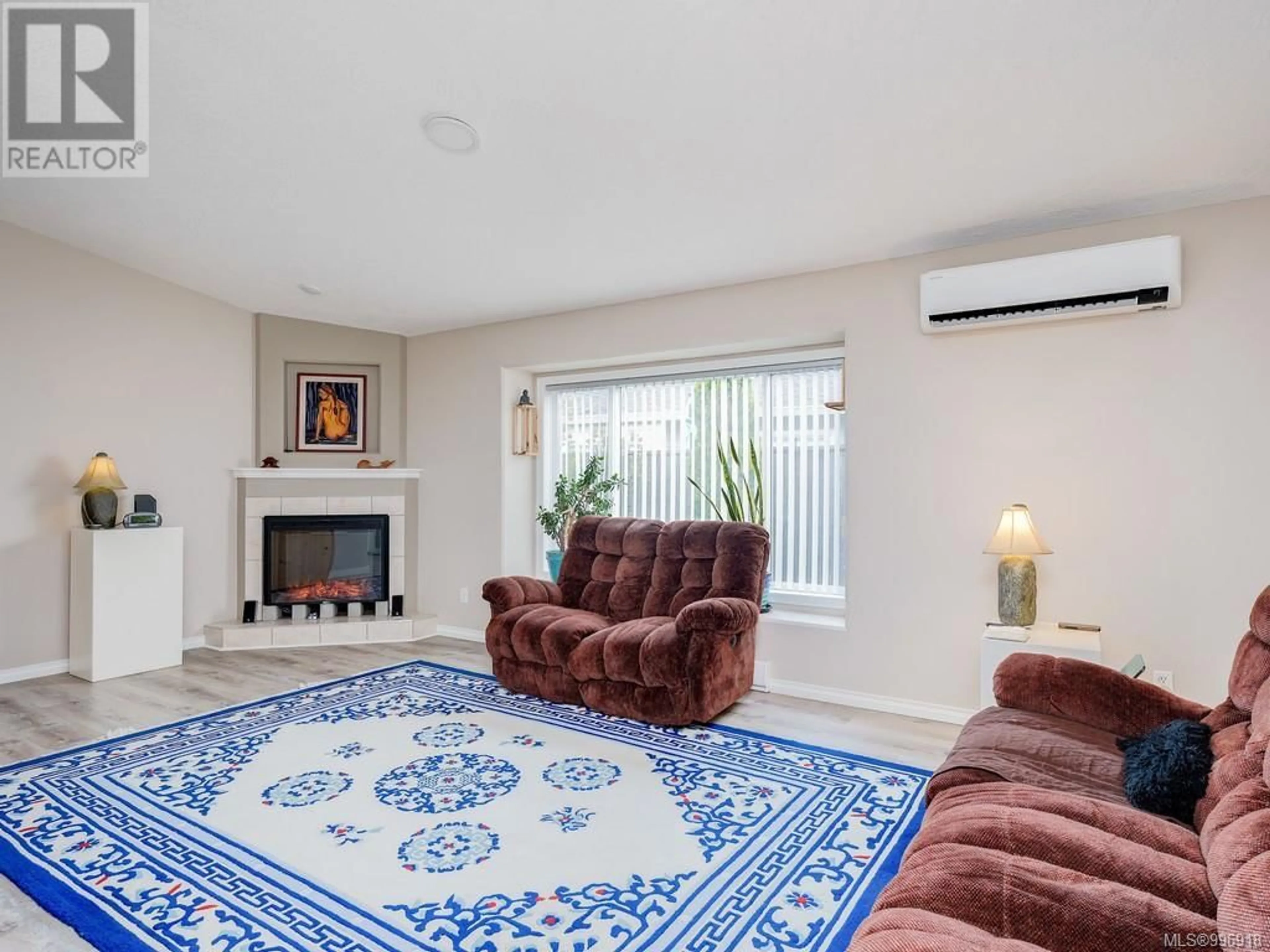 Living room with furniture, unknown for 34 - 7570 TETAYUT ROAD, Central Saanich British Columbia V8M2H4
