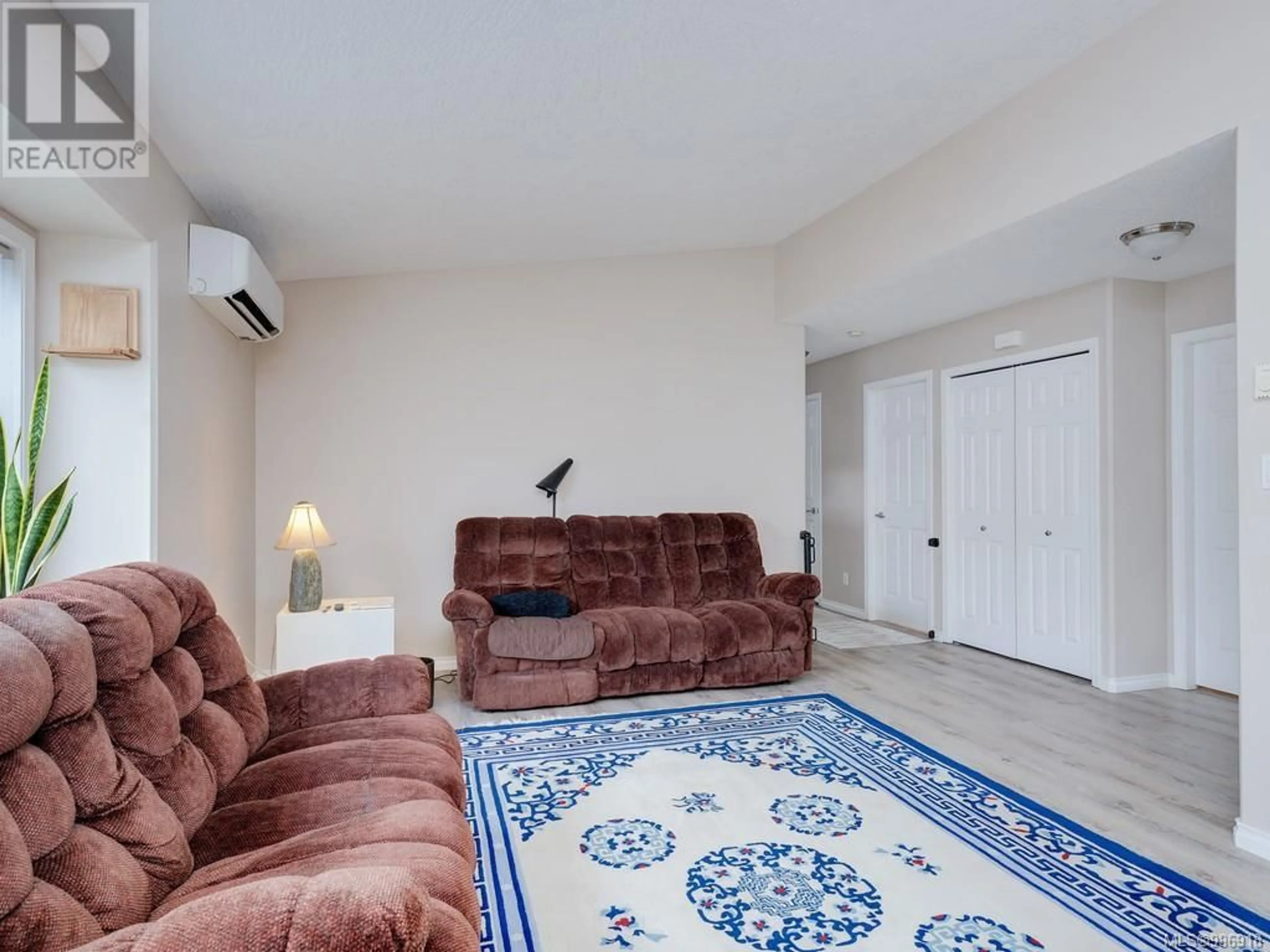 Living room with furniture, unknown for 34 - 7570 TETAYUT ROAD, Central Saanich British Columbia V8M2H4