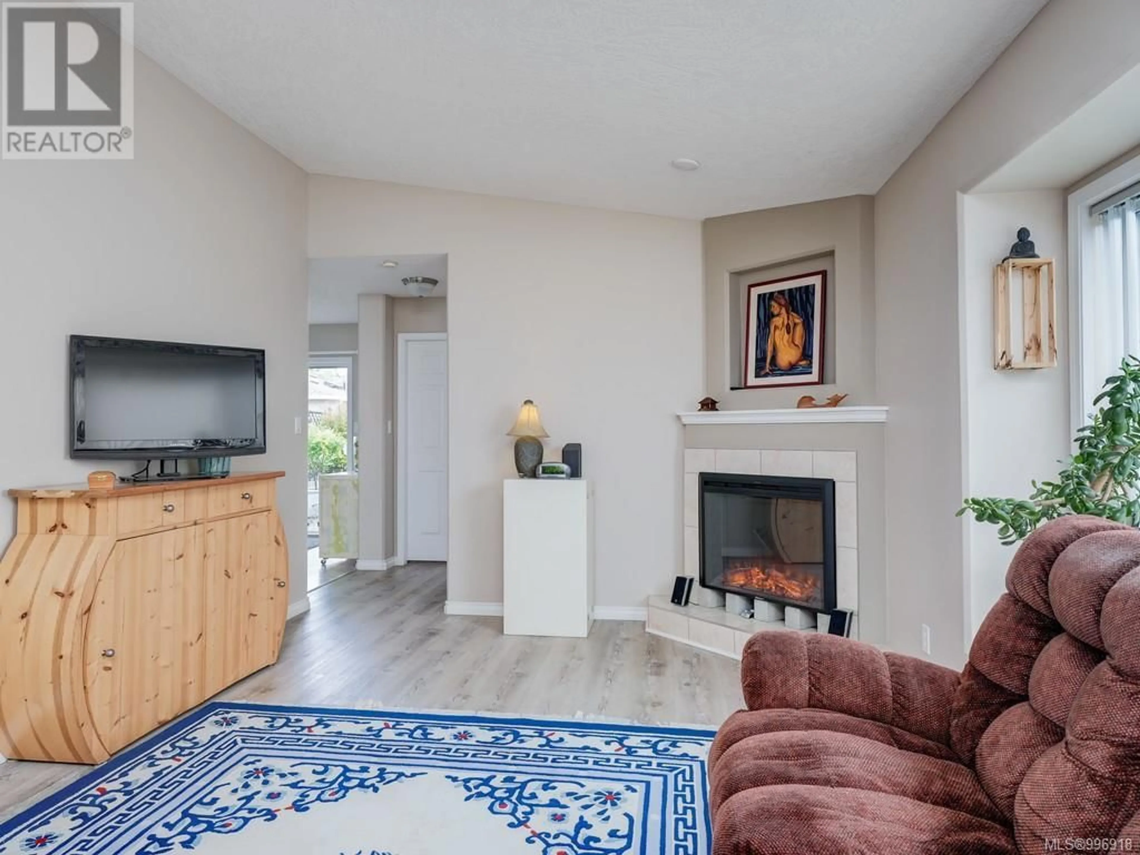 Living room with furniture, unknown for 34 - 7570 TETAYUT ROAD, Central Saanich British Columbia V8M2H4