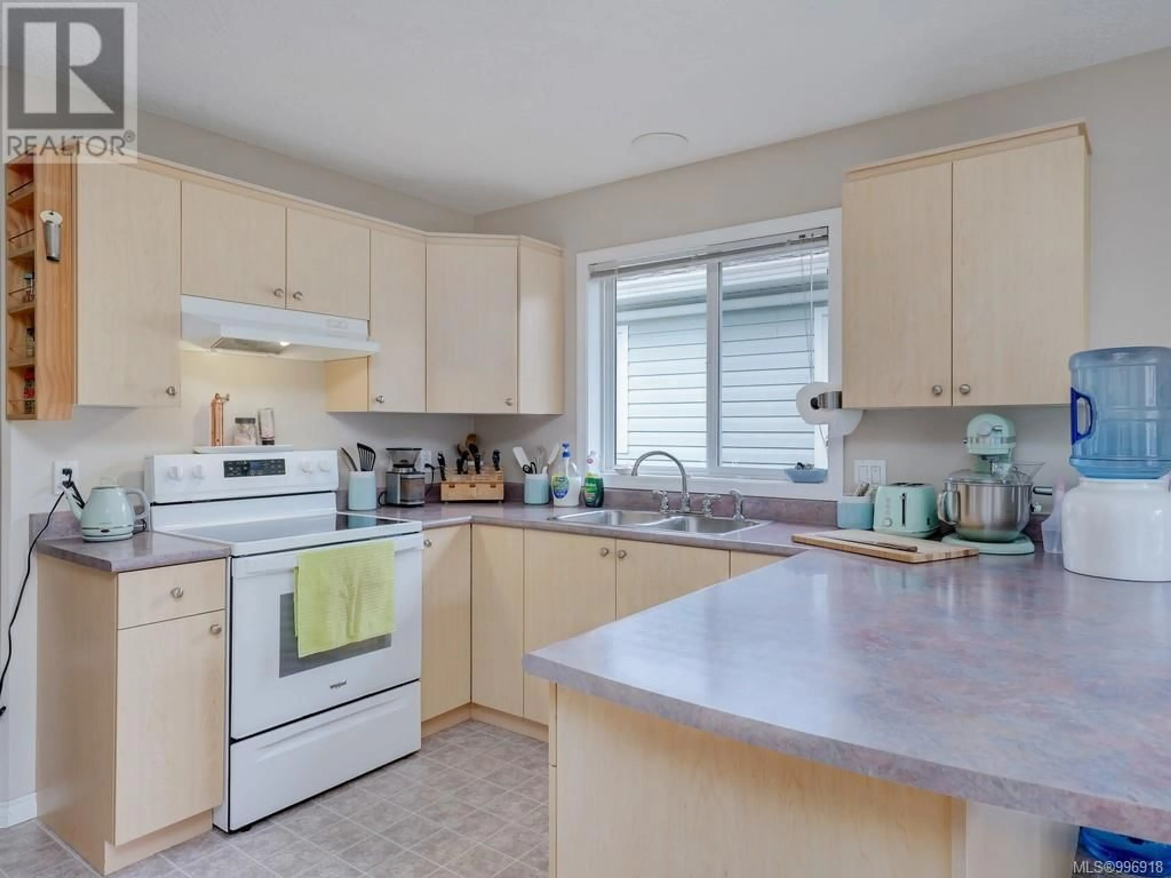 Standard kitchen, unknown for 34 - 7570 TETAYUT ROAD, Central Saanich British Columbia V8M2H4