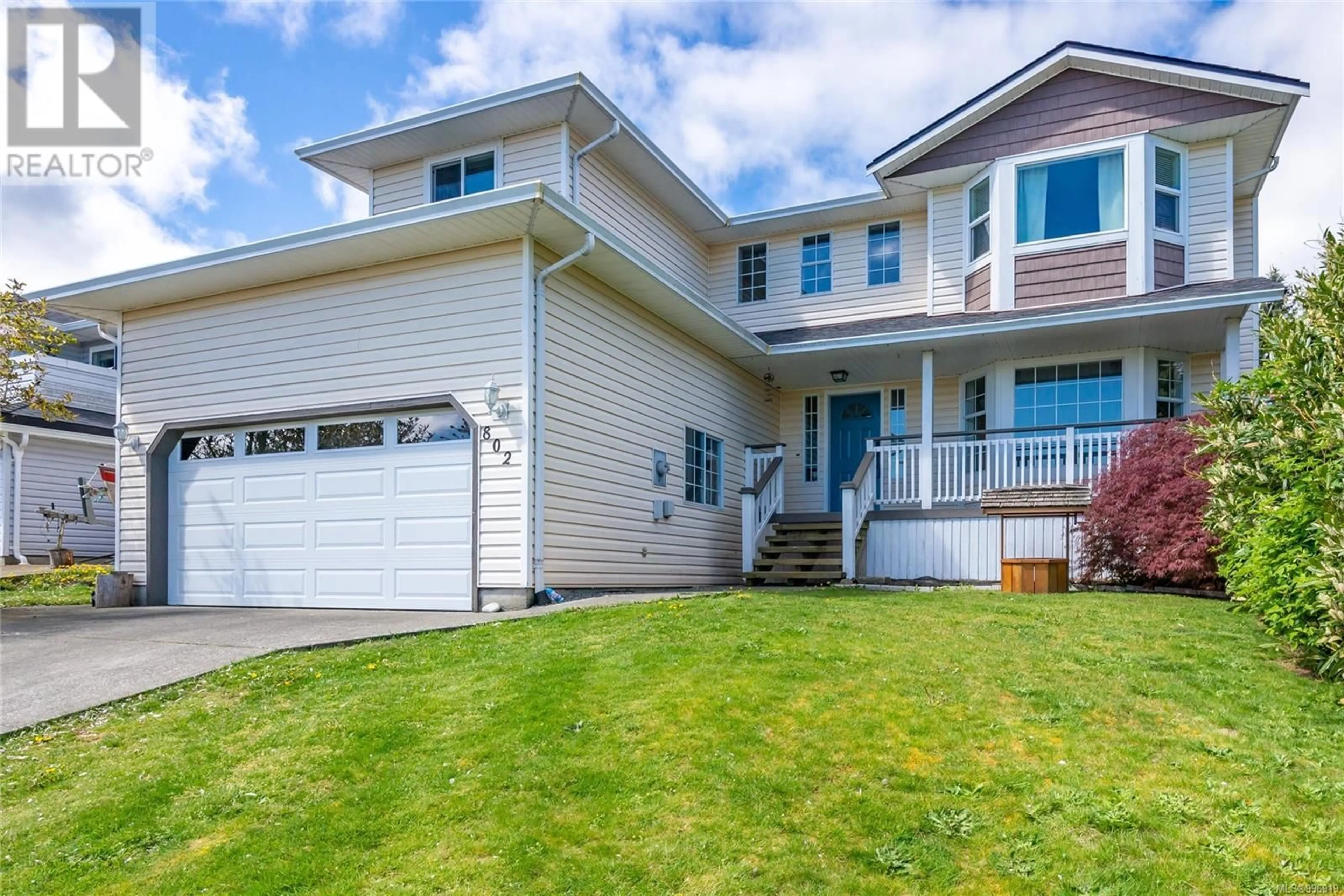 Home with vinyl exterior material, street for 802 GEORGIA DRIVE, Campbell River British Columbia V9H1S3
