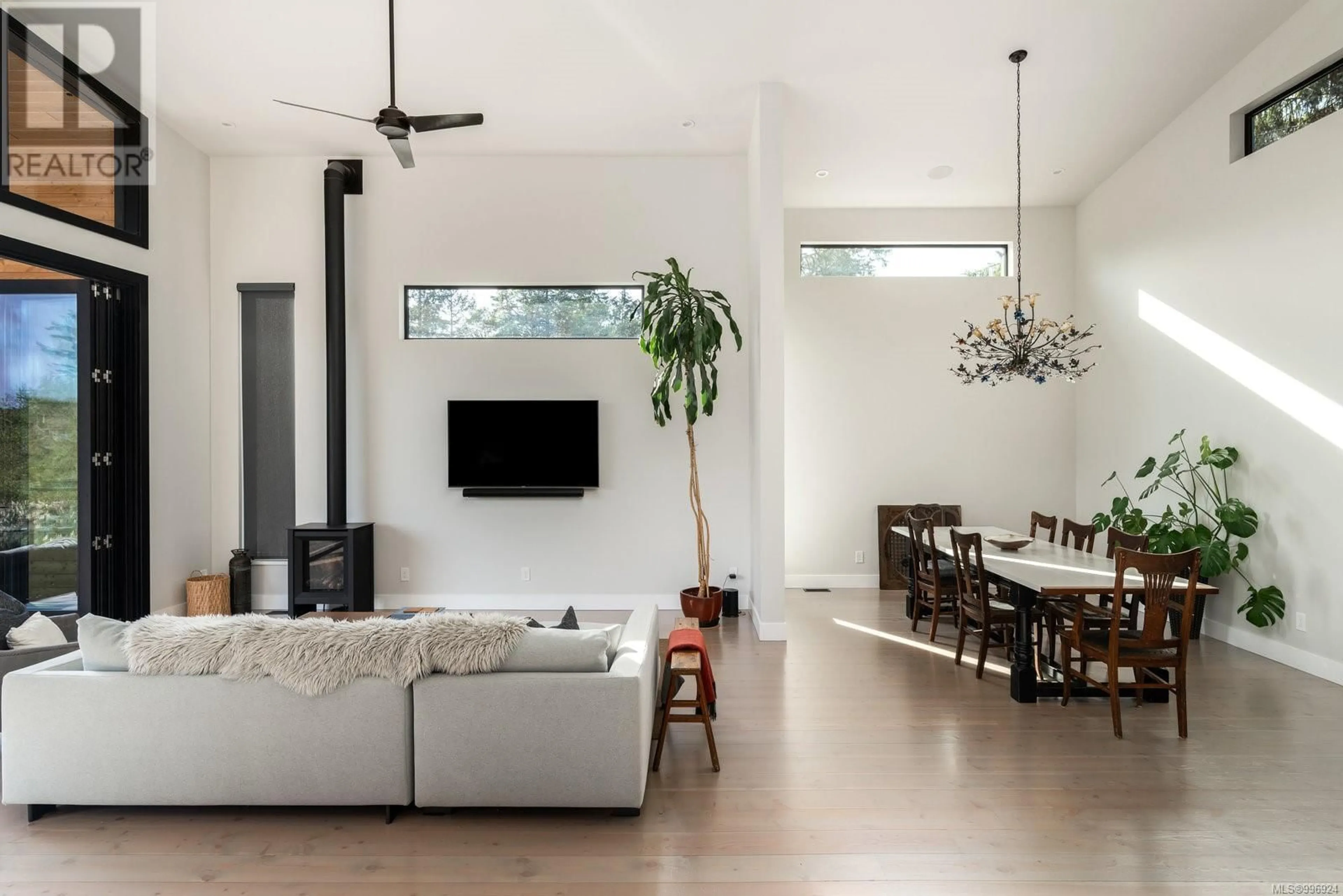Living room with furniture, unknown for 2814 POWERS LANE, Langford British Columbia V9B4Y3