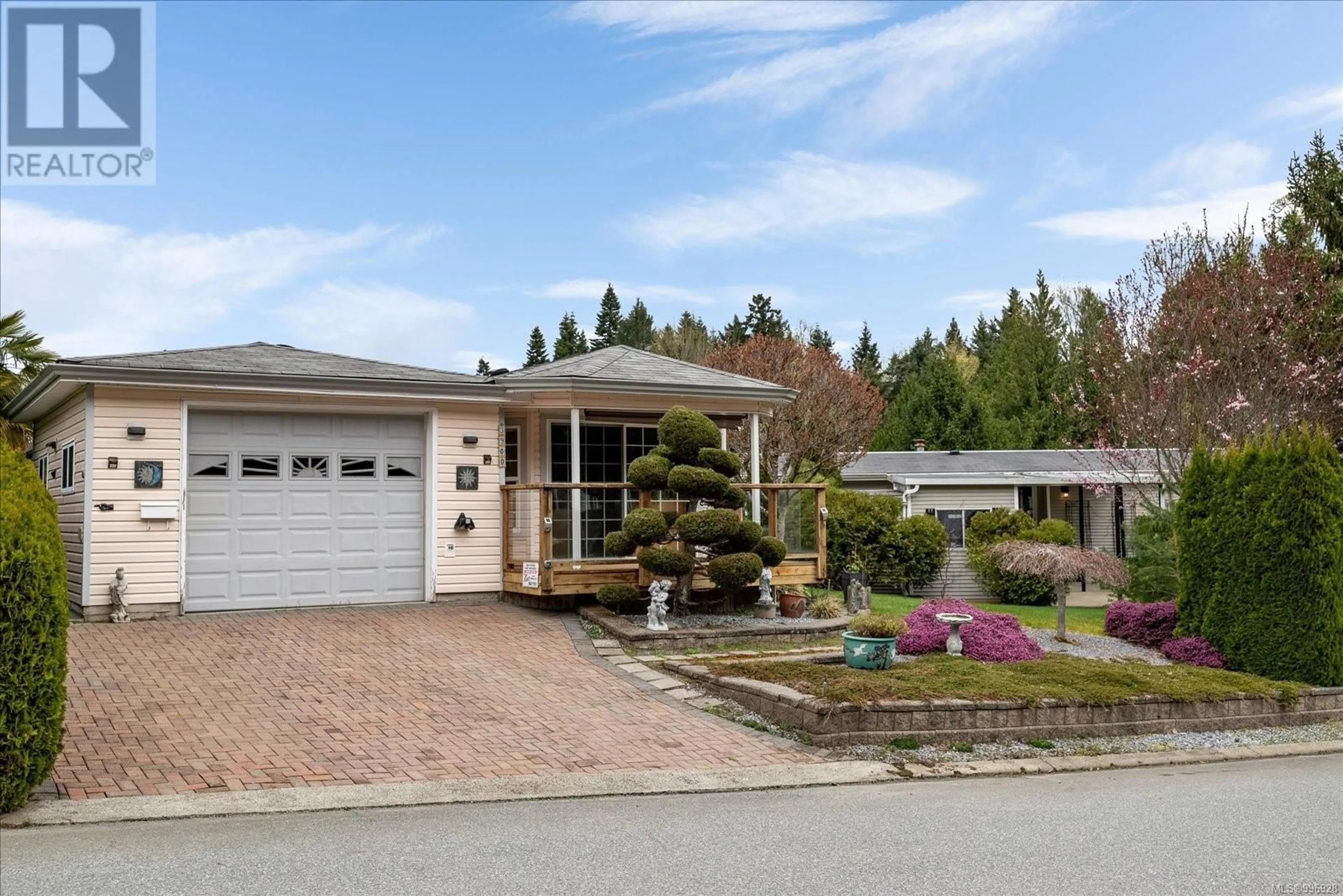 Home with vinyl exterior material, street for 3900 MERLIN STREET, Nanaimo British Columbia V9T6B9