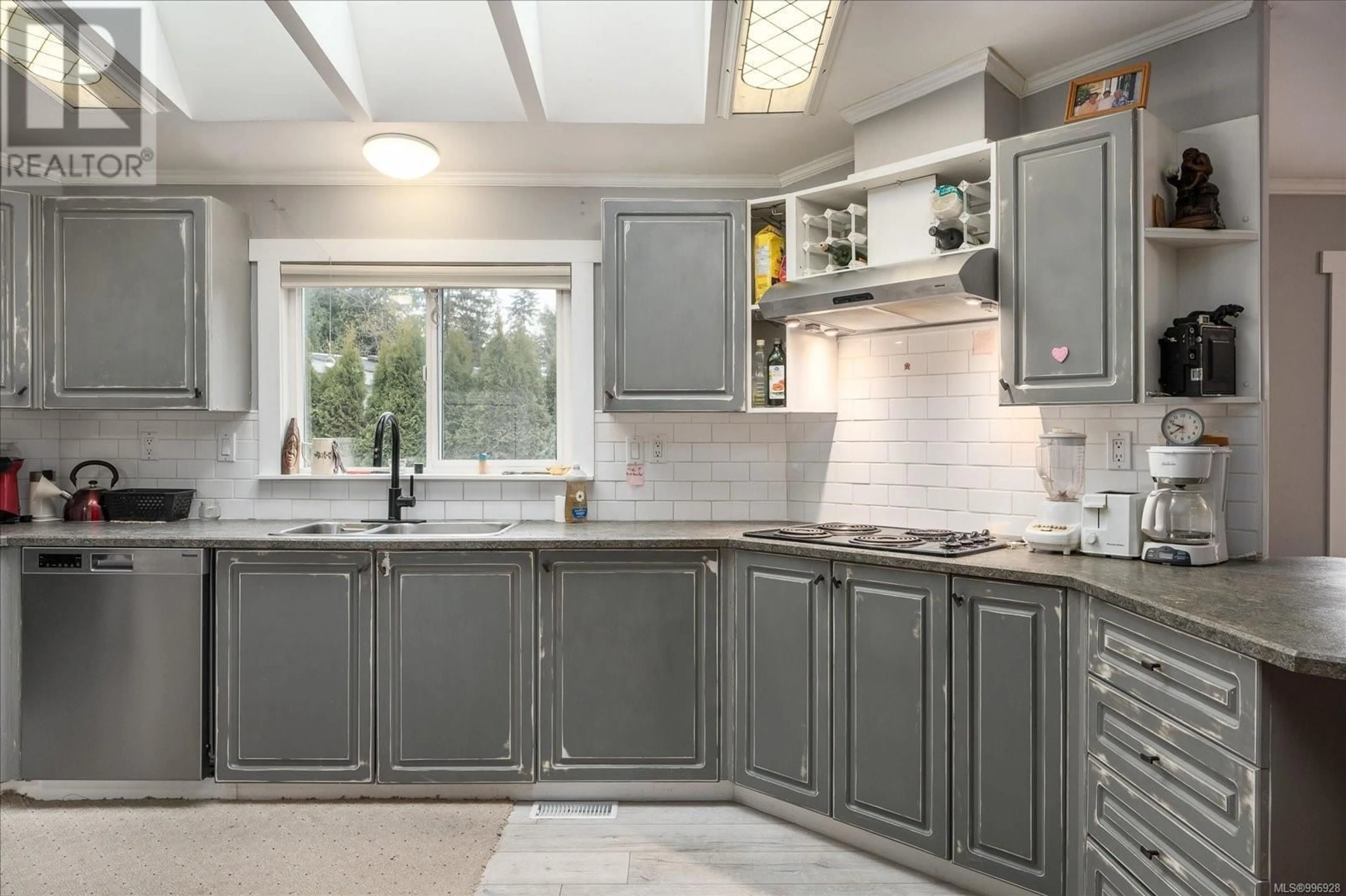 Contemporary kitchen, ceramic/tile floor for 3900 MERLIN STREET, Nanaimo British Columbia V9T6B9