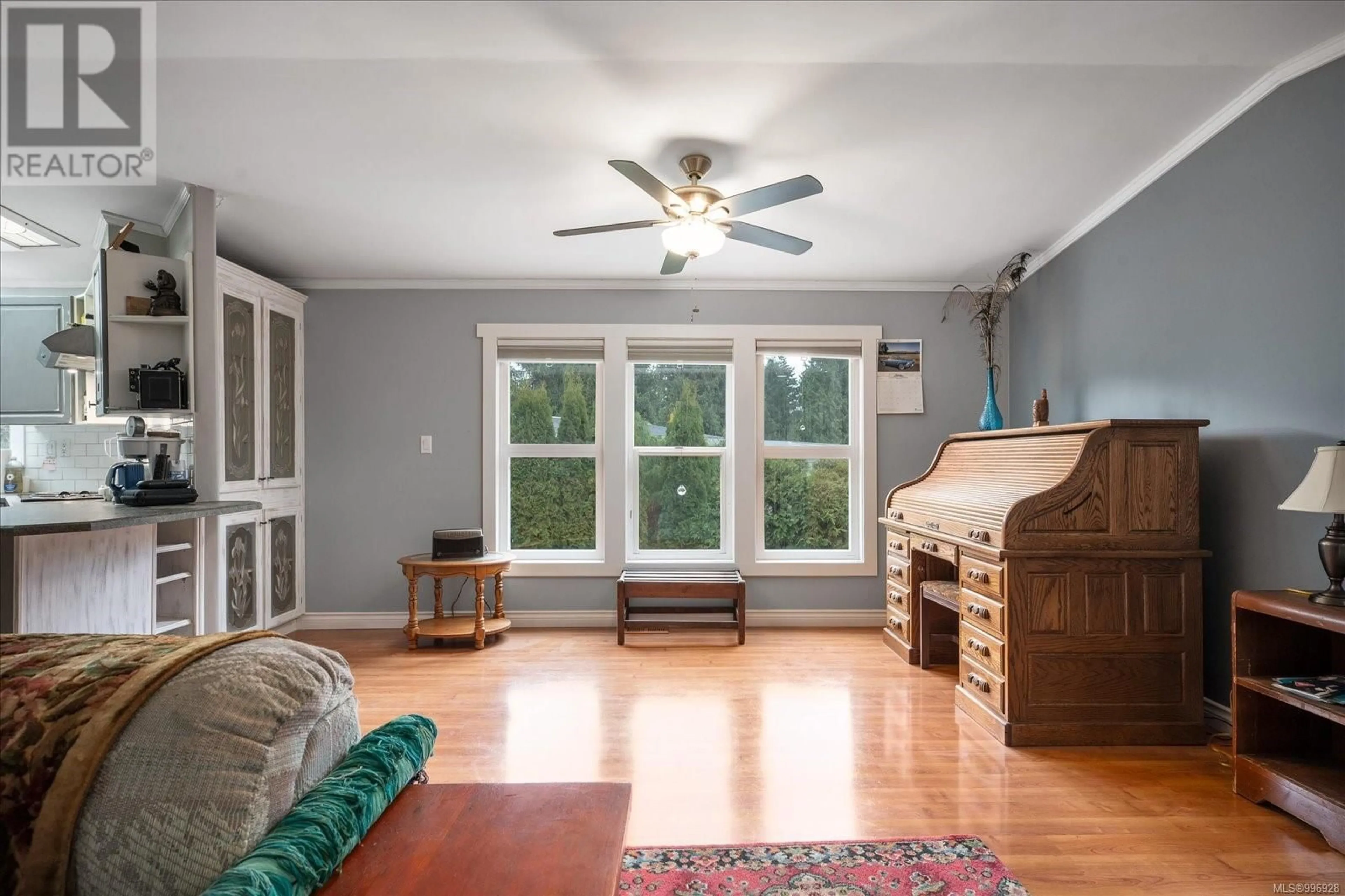 Living room with furniture, unknown for 3900 MERLIN STREET, Nanaimo British Columbia V9T6B9