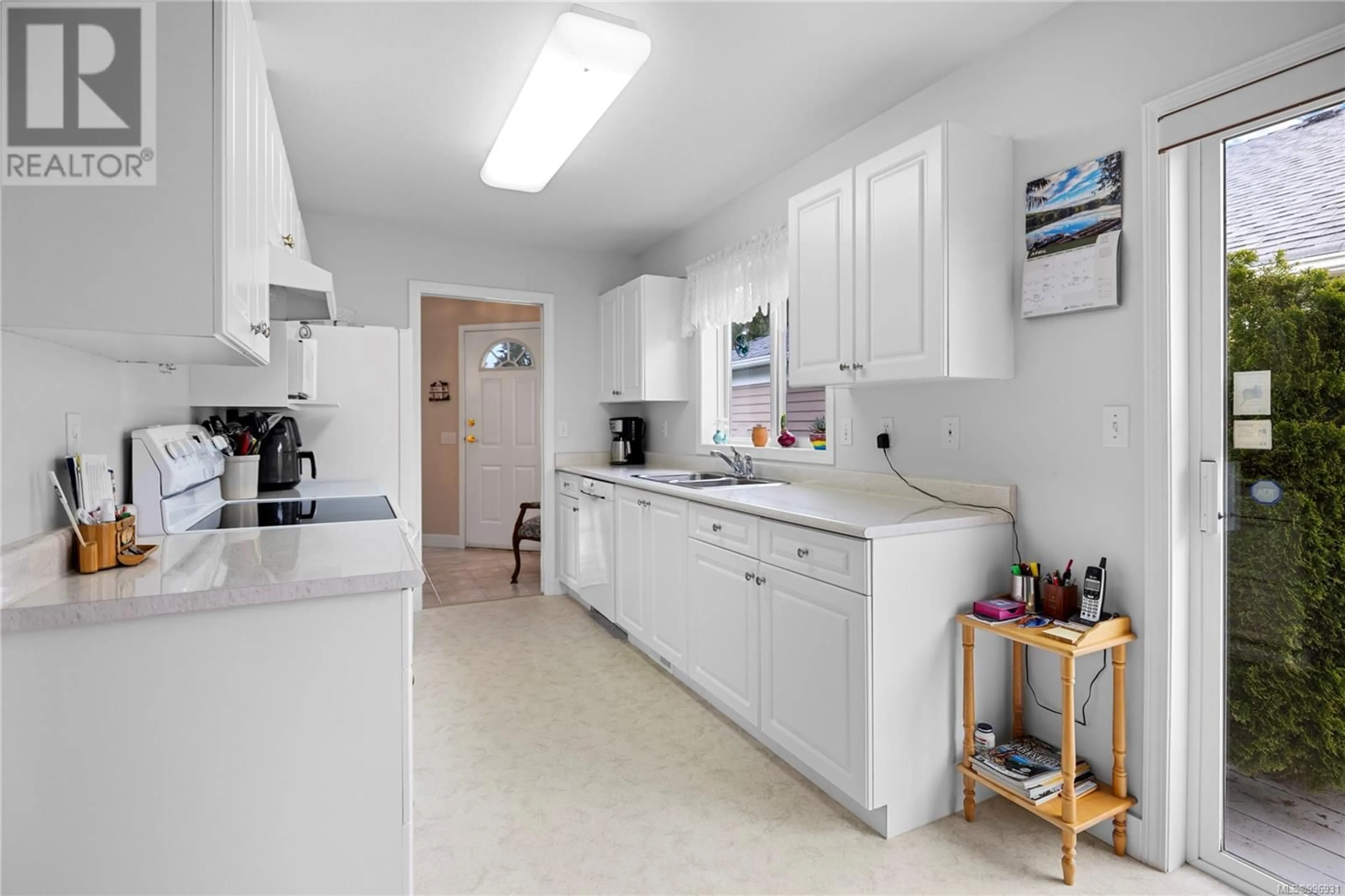 Standard kitchen, ceramic/tile floor for 1274 OCEANSIDE DRIVE, Qualicum Beach British Columbia V9K1T8