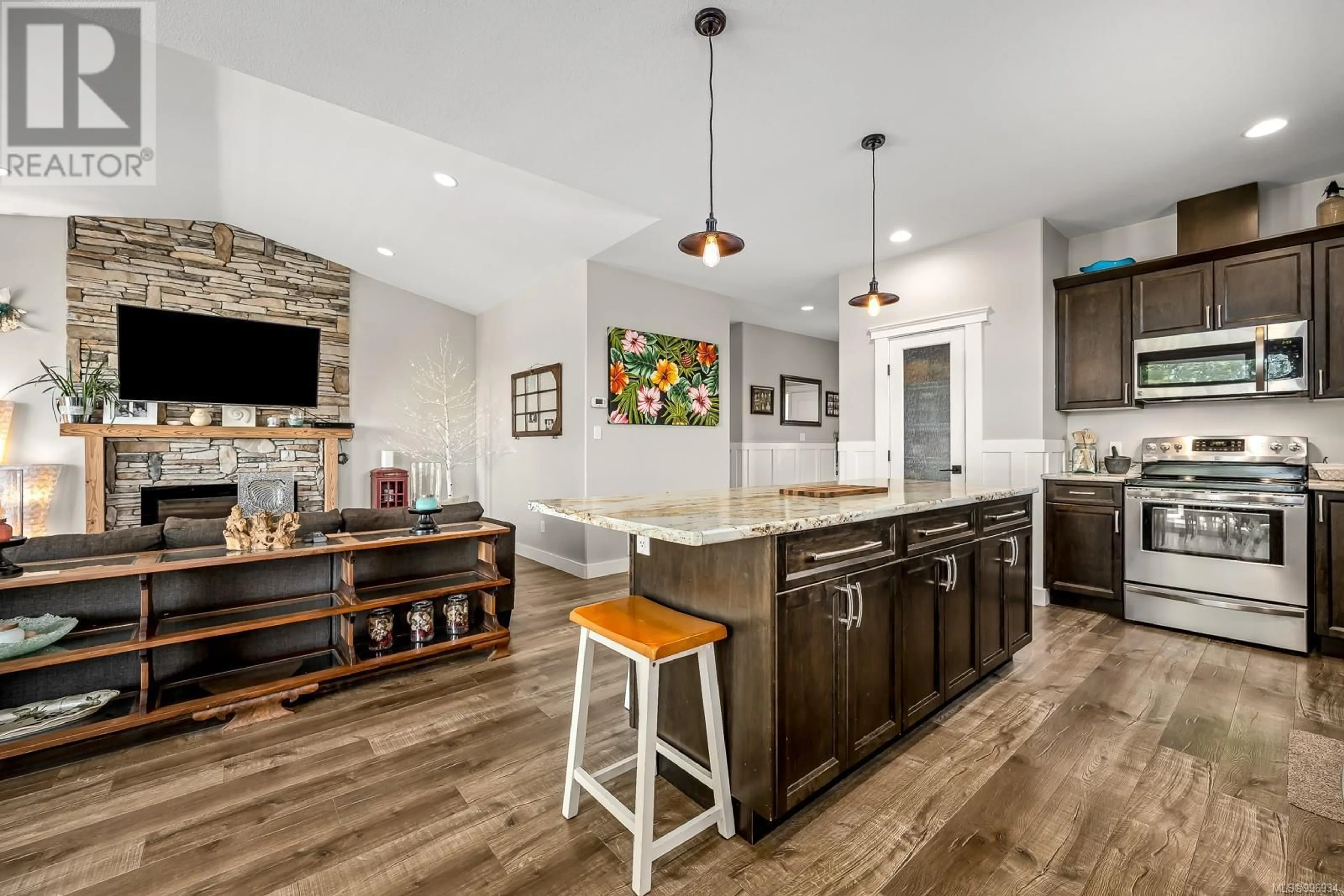 Open concept kitchen, ceramic/tile floor for 685 PARK FOREST DRIVE, Campbell River British Columbia V9W0B3