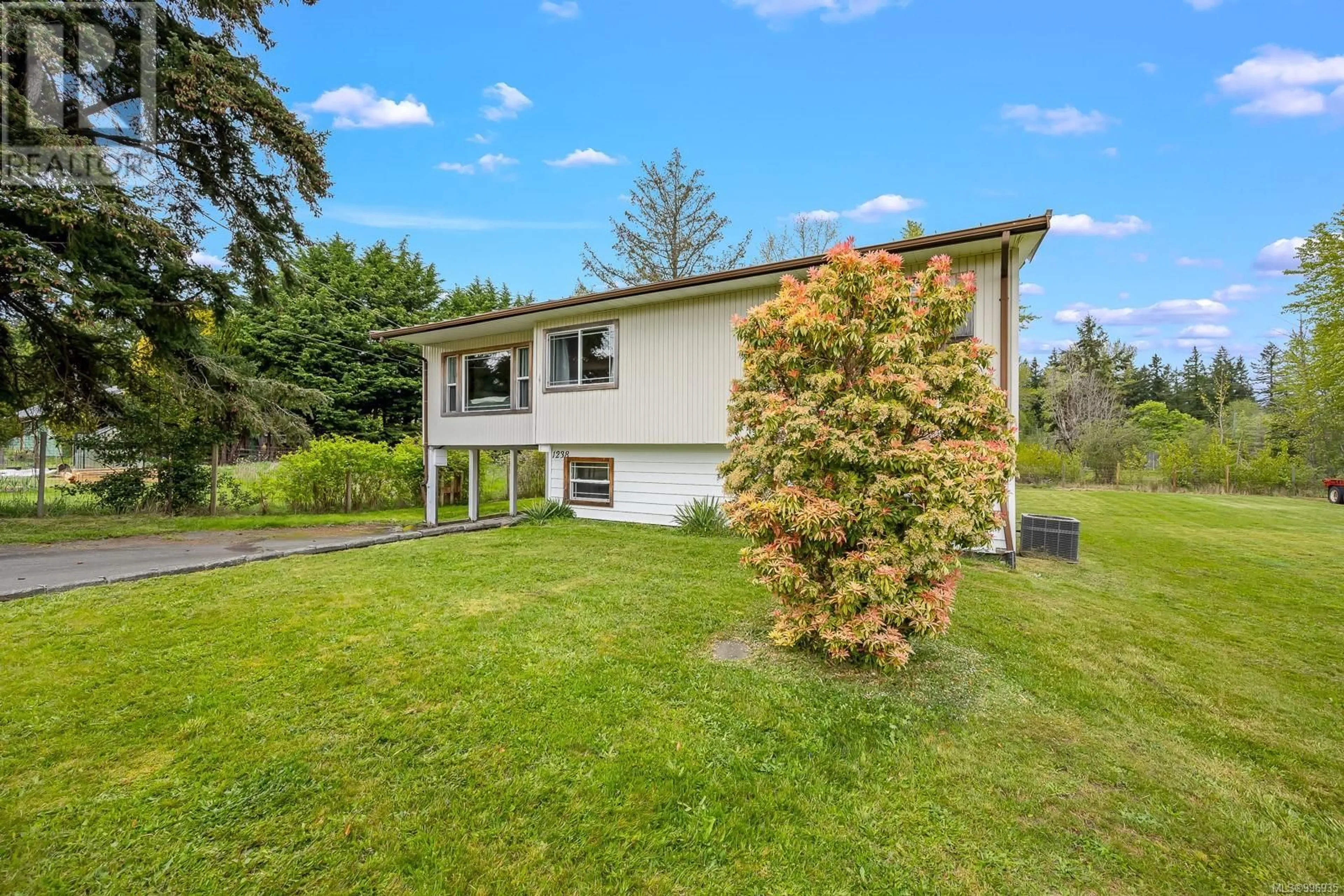 A pic from outside/outdoor area/front of a property/back of a property/a pic from drone, unknown for 1238 DON ROAD, Comox British Columbia V9M4C4