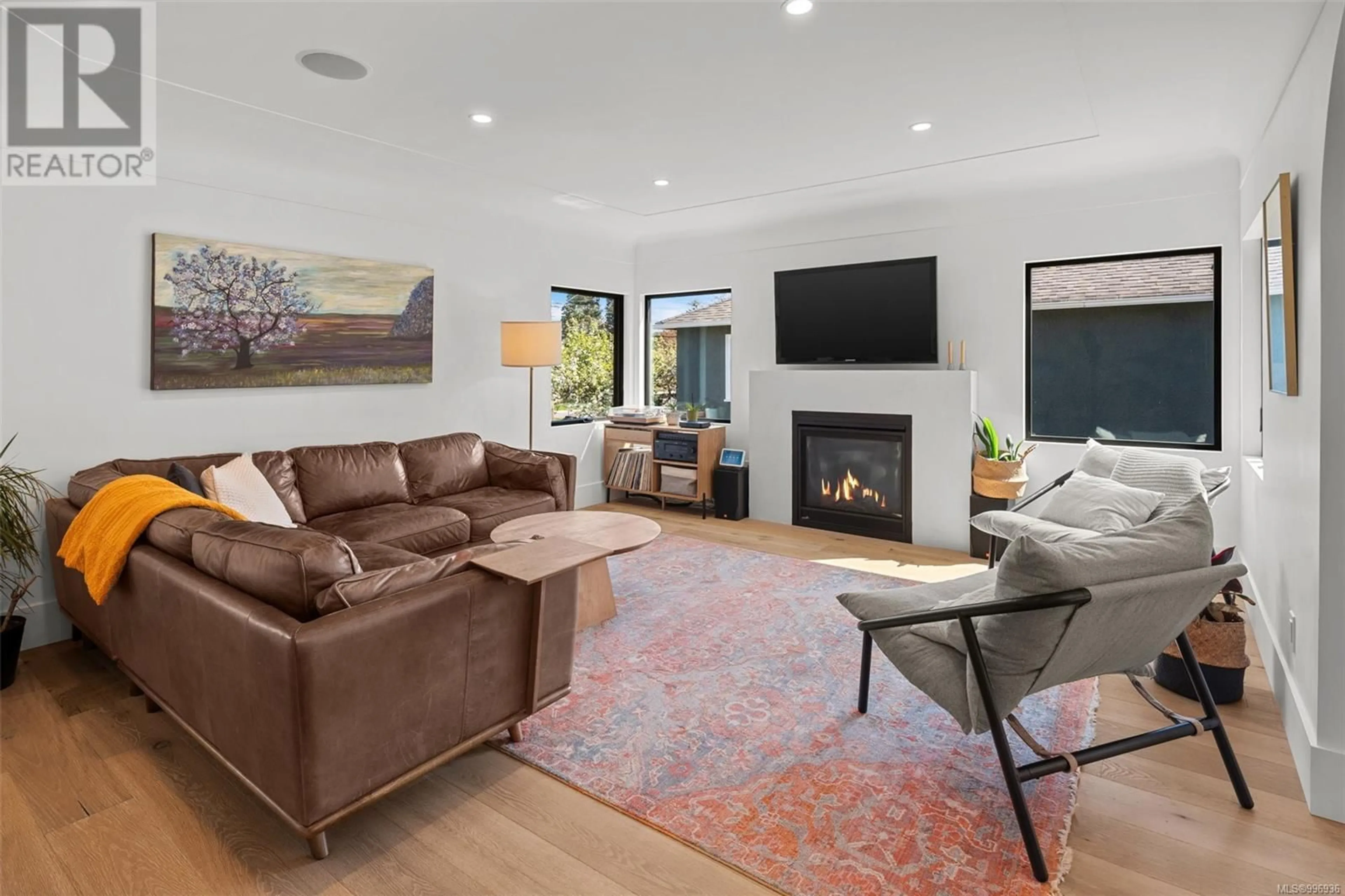 Living room with furniture, unknown for 2487 PLUMER STREET, Oak Bay British Columbia V8S5G9