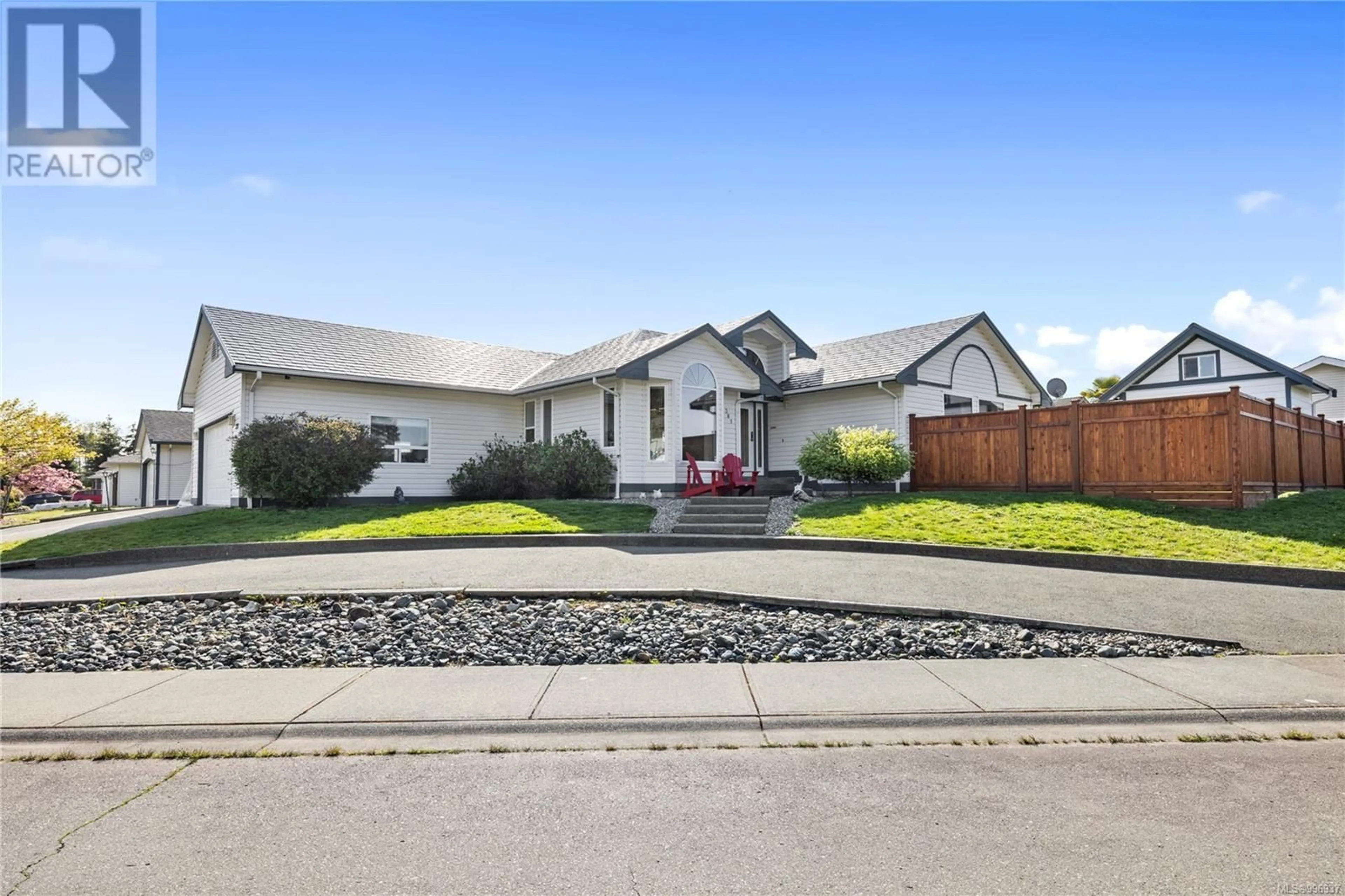 Home with vinyl exterior material, street for 381 RHEUMER CRESCENT, Parksville British Columbia V9P2T8