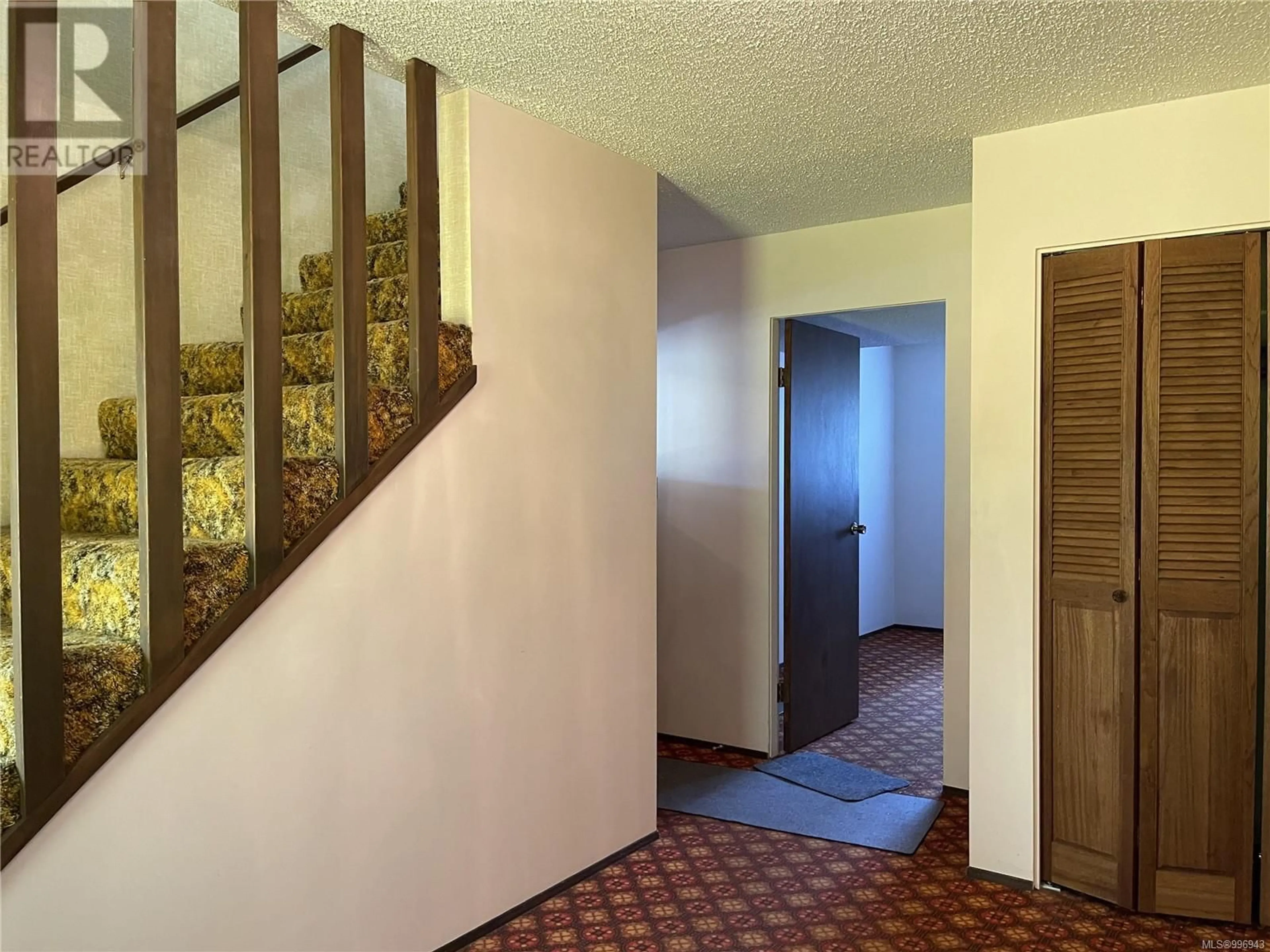 Indoor foyer for 3553 MARKHAM ROAD, Port Alberni British Columbia V9Y8T1
