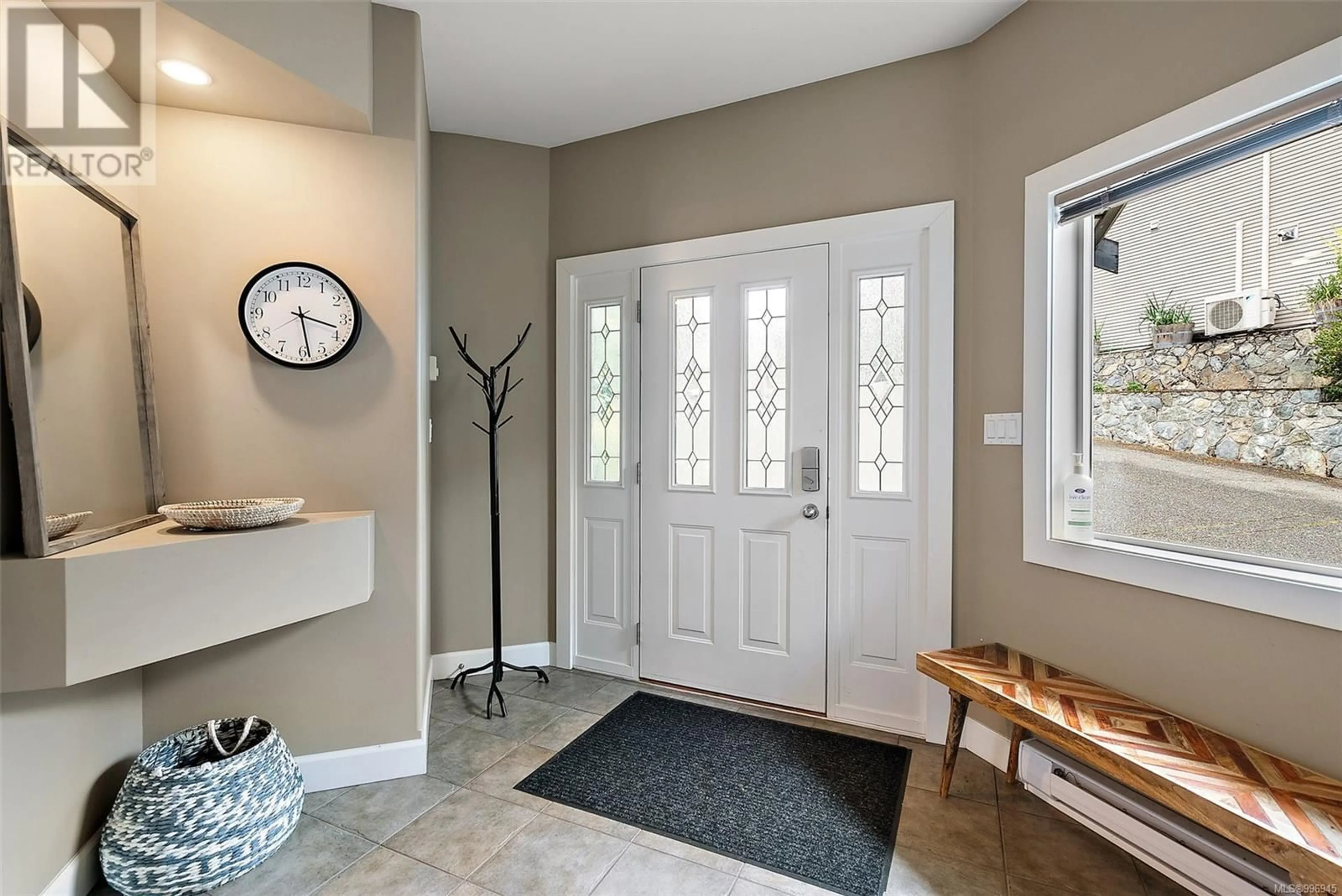 Indoor entryway for 530 SELWYN FALLS DRIVE, Langford British Columbia V9B6P3