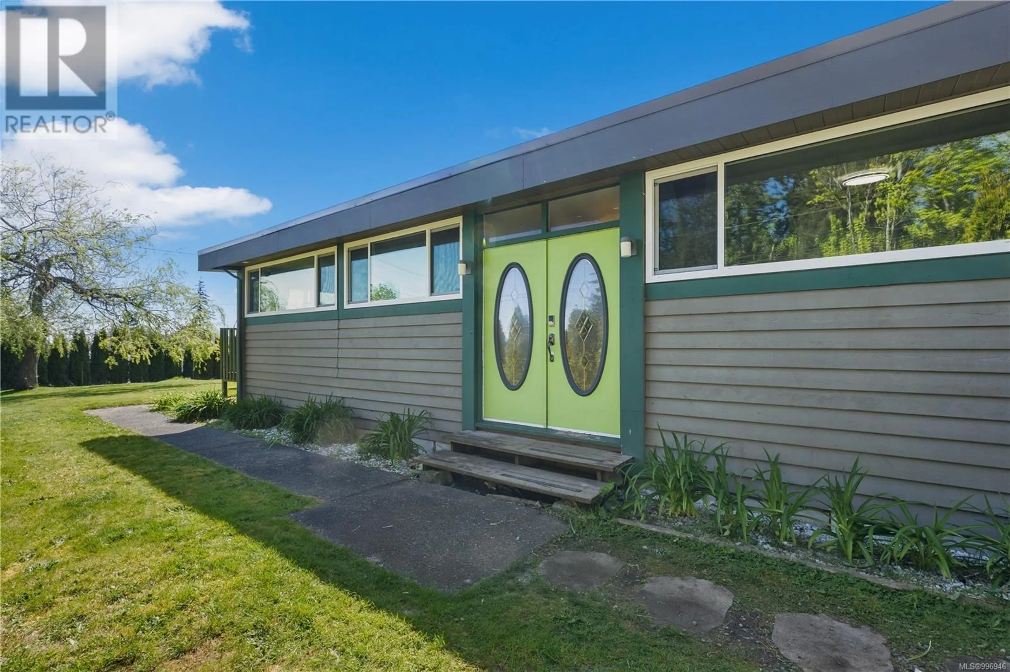 Home with vinyl exterior material, street for 1956 ALDER STREET SOUTH, Campbell River British Columbia V9H0B5