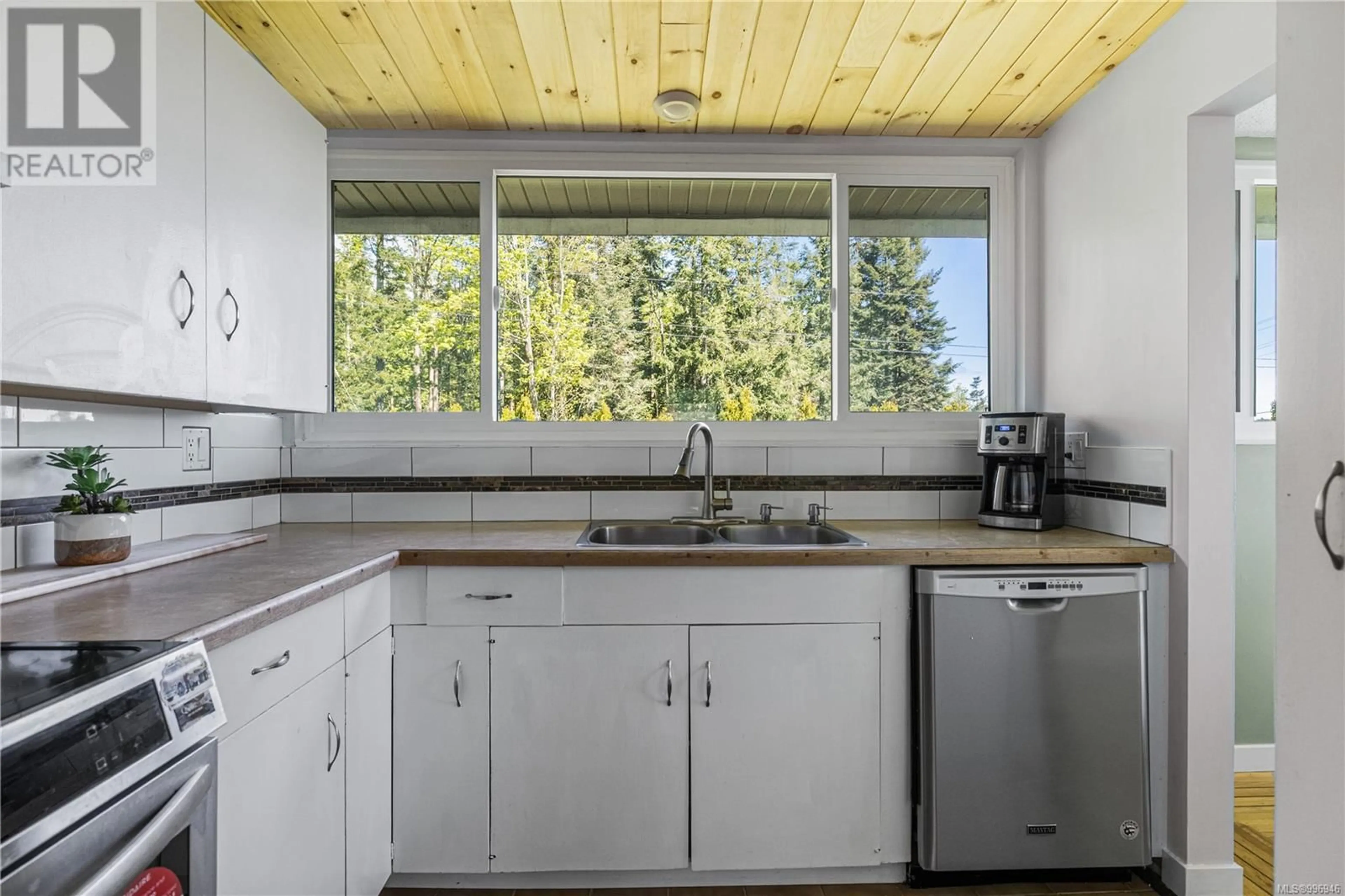 Standard kitchen, unknown for 1956 ALDER STREET SOUTH, Campbell River British Columbia V9H0B5