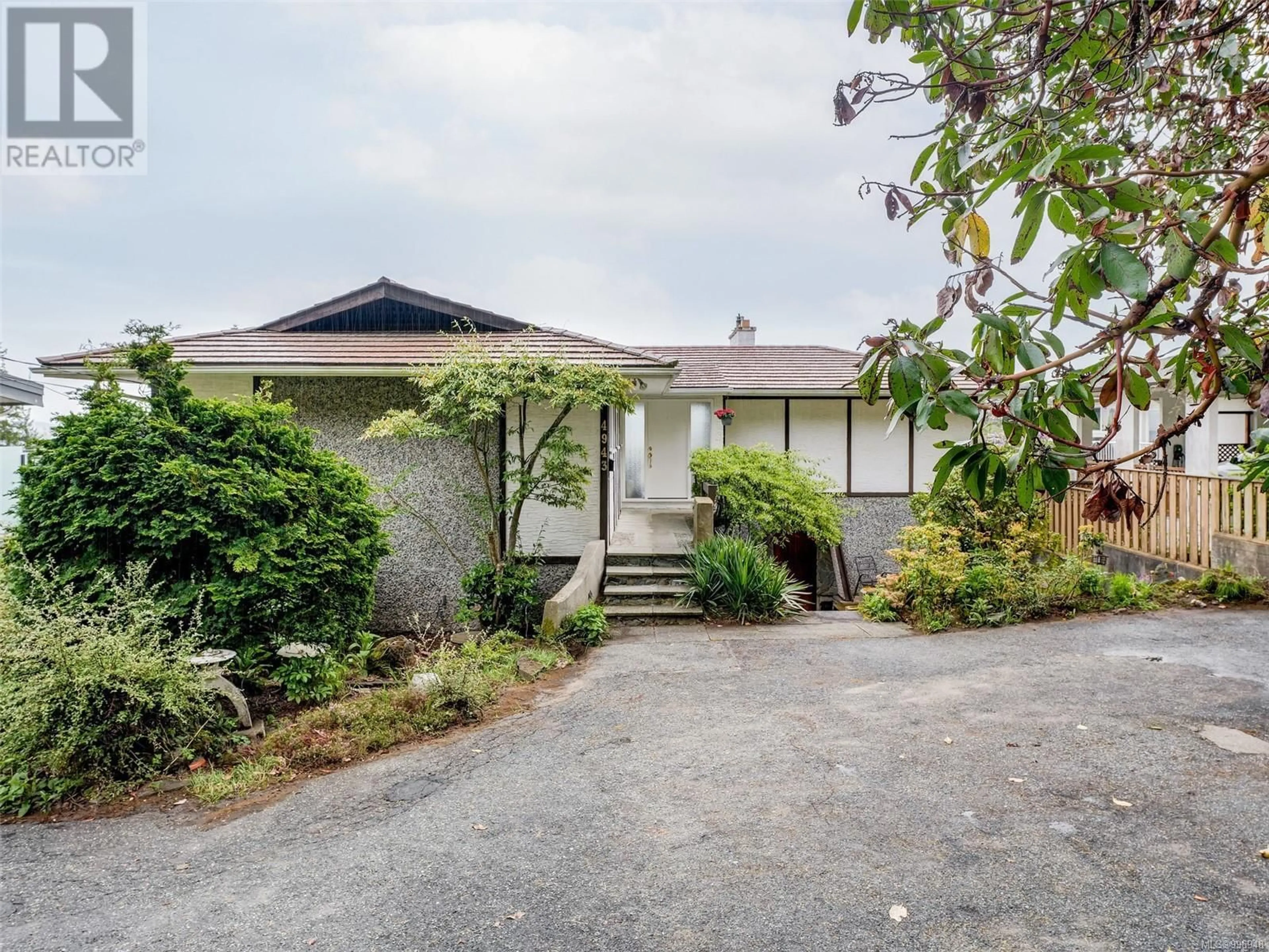 Unknown for 4943 LOCHSIDE DRIVE, Saanich British Columbia V8Y2E6