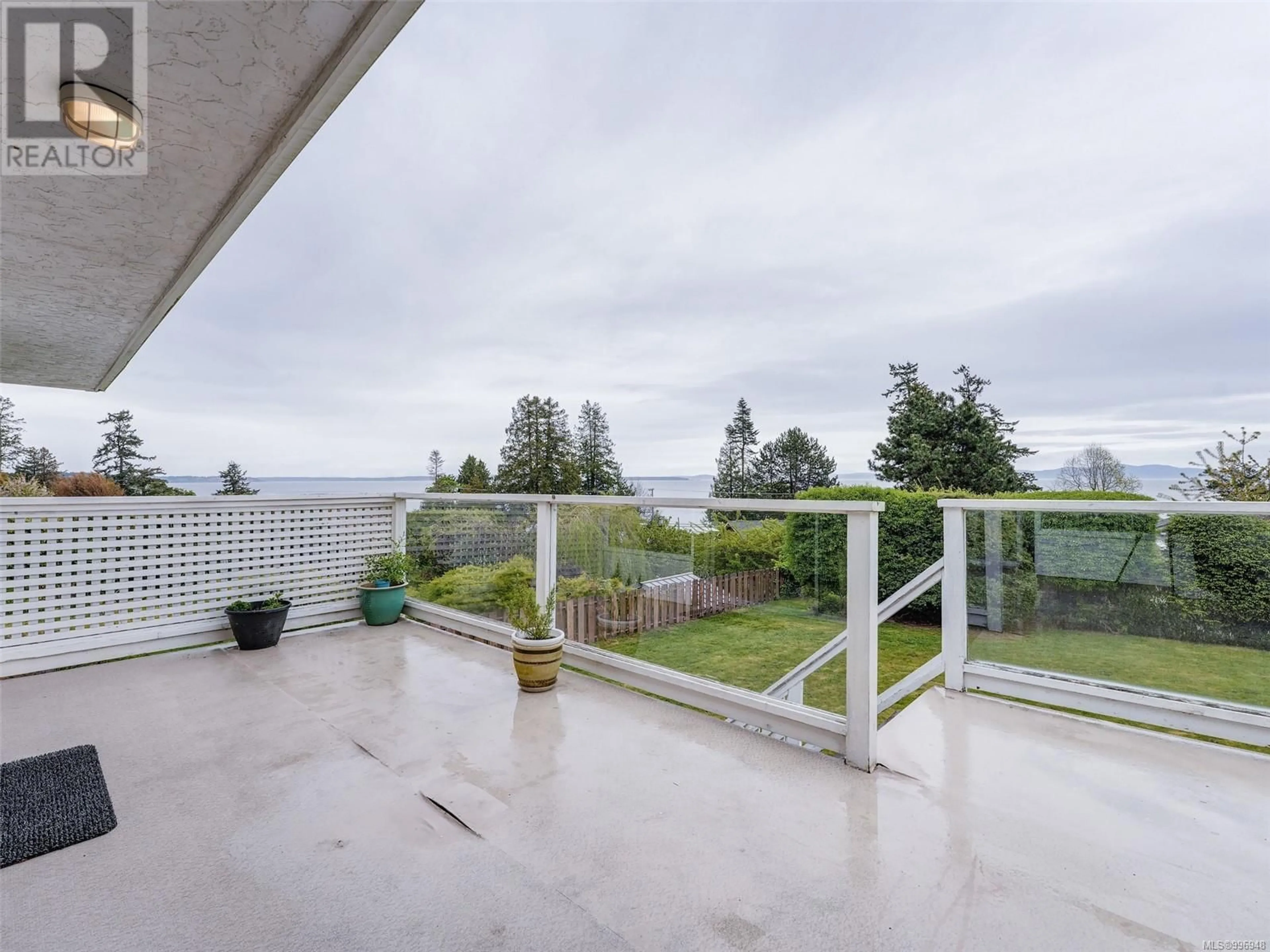 Patio, water/lake/river/ocean view for 4943 LOCHSIDE DRIVE, Saanich British Columbia V8Y2E6