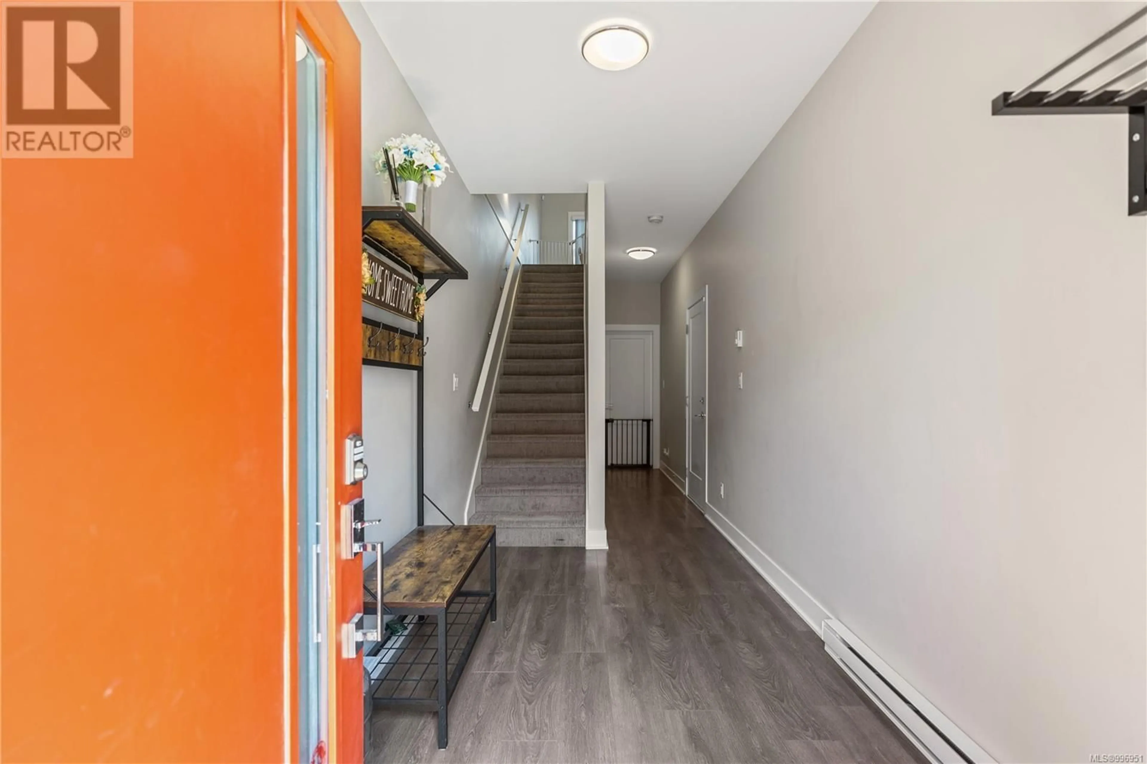 Indoor entryway for 2810 LUNAR COURT, Langford British Columbia V9B0V2