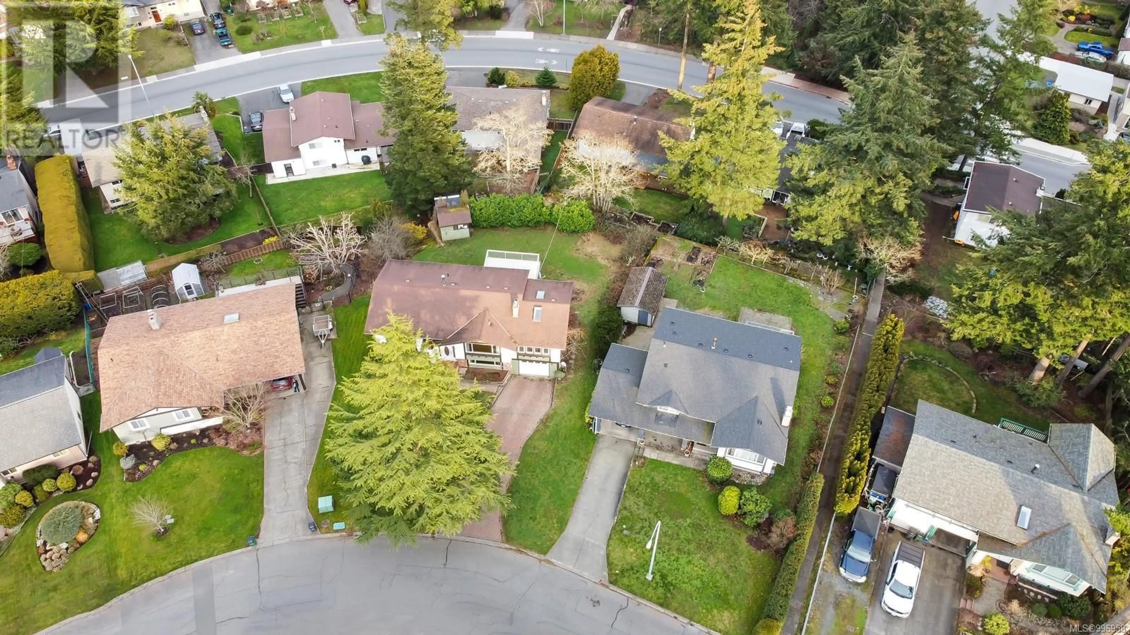 A pic from outside/outdoor area/front of a property/back of a property/a pic from drone, street for 4343 RIDGEWOOD CRESCENT, Saanich British Columbia V8Z4Z6