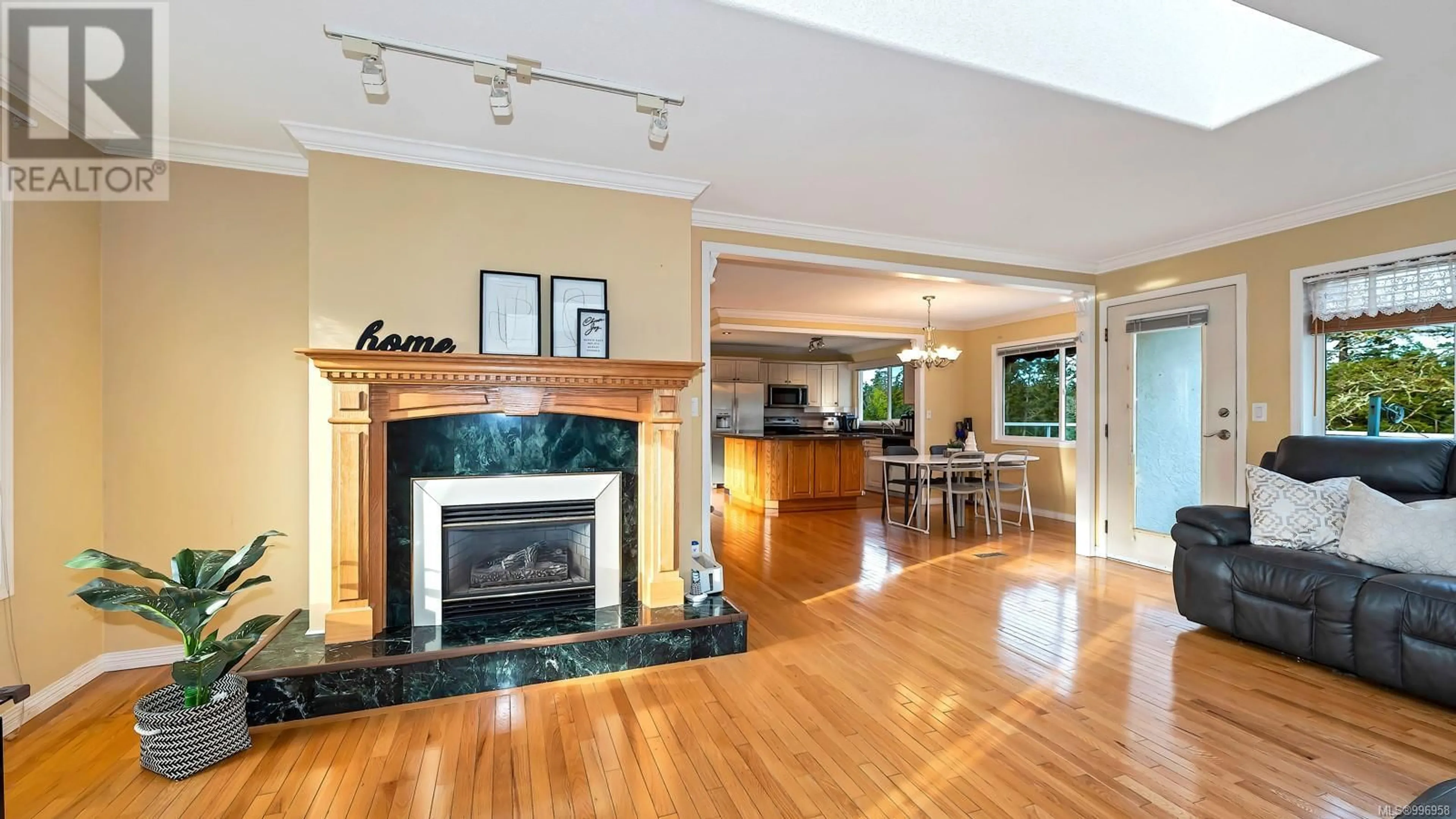 Unknown for 4343 RIDGEWOOD CRESCENT, Saanich British Columbia V8Z4Z6