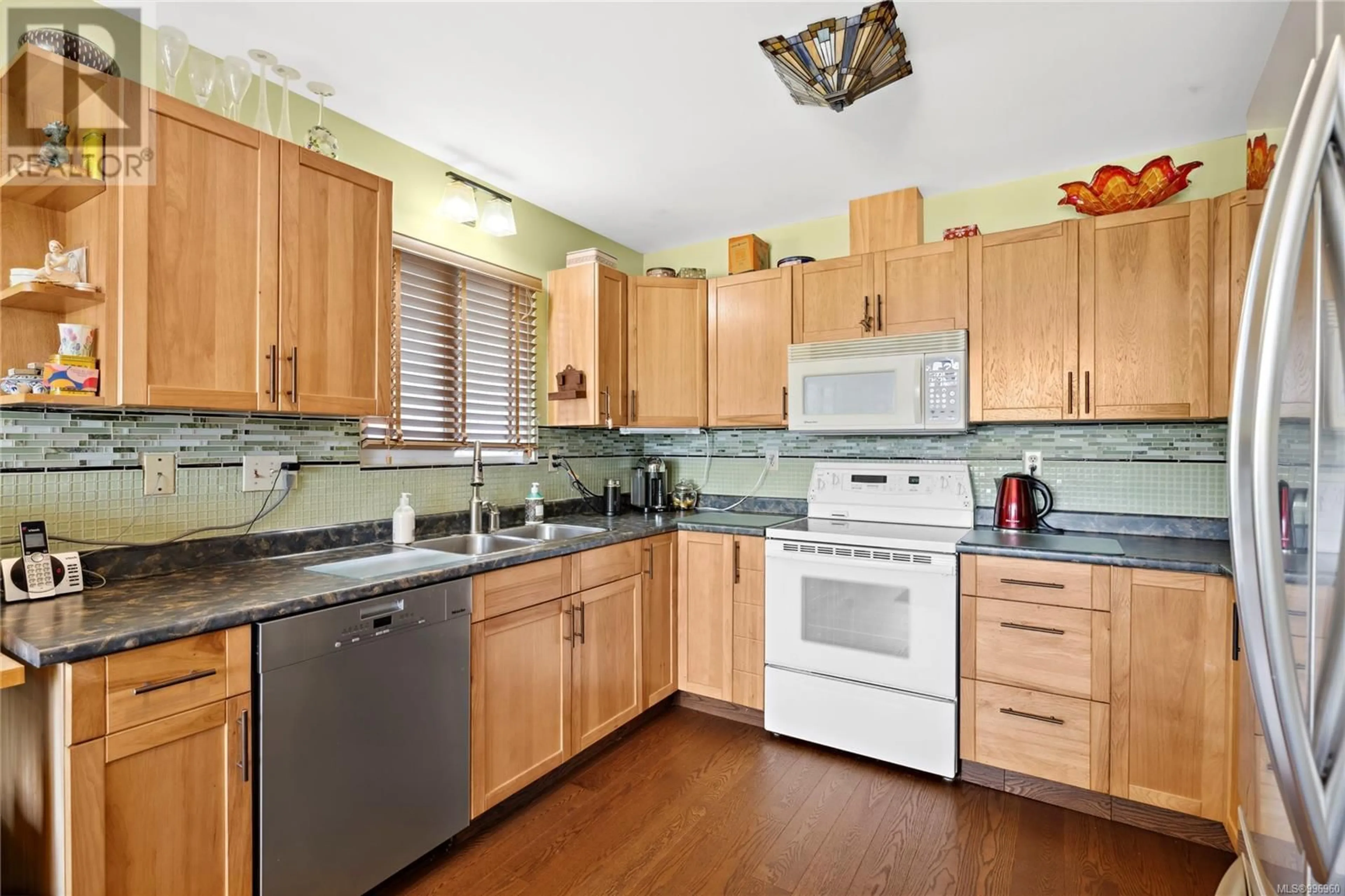 Standard kitchen, unknown for 11 RILEY PLACE, Nanaimo British Columbia V9T5B9
