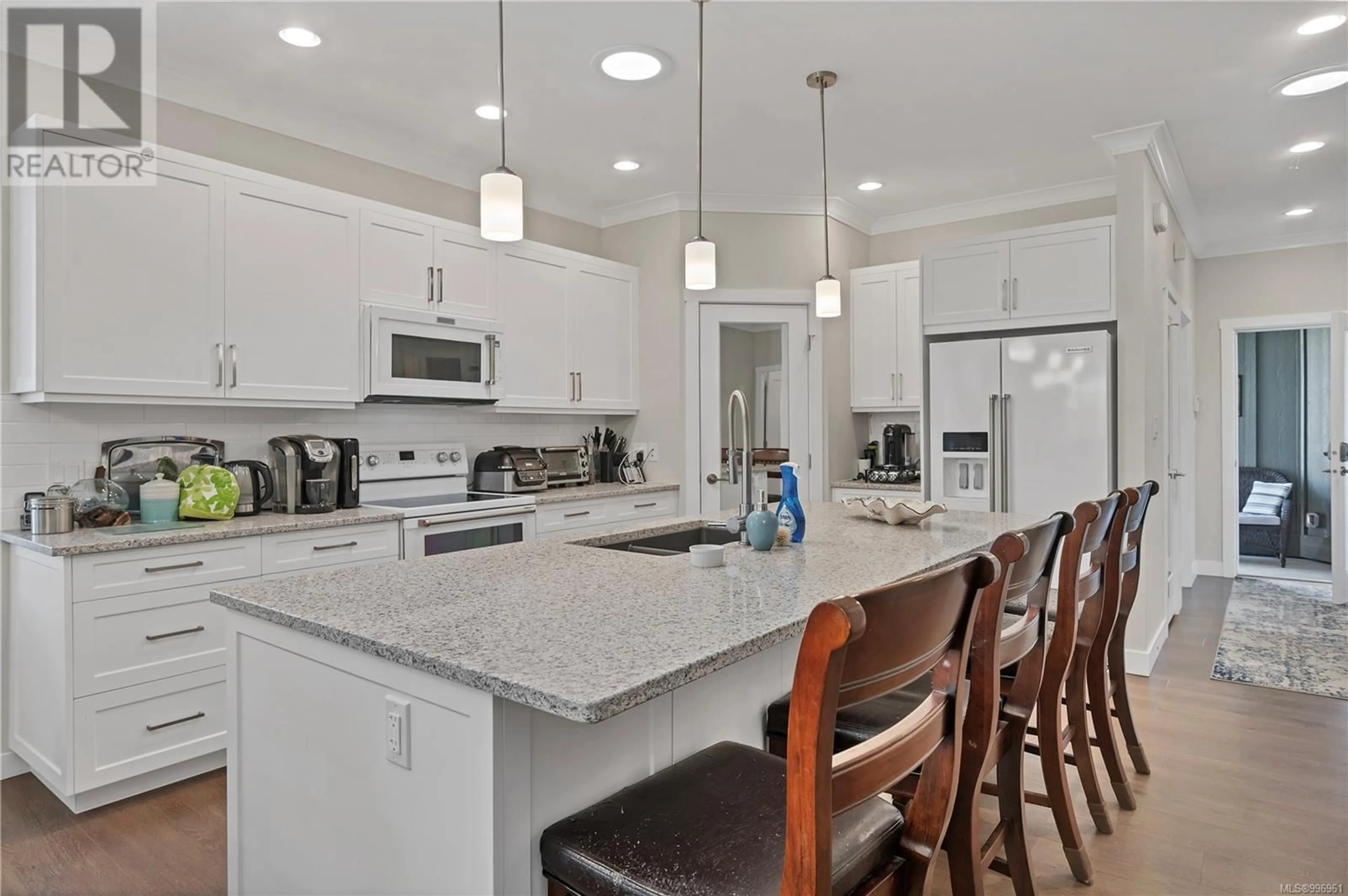 Open concept kitchen, ceramic/tile floor for 114 - 2006 SIERRA DRIVE, Campbell River British Columbia V9H1V6