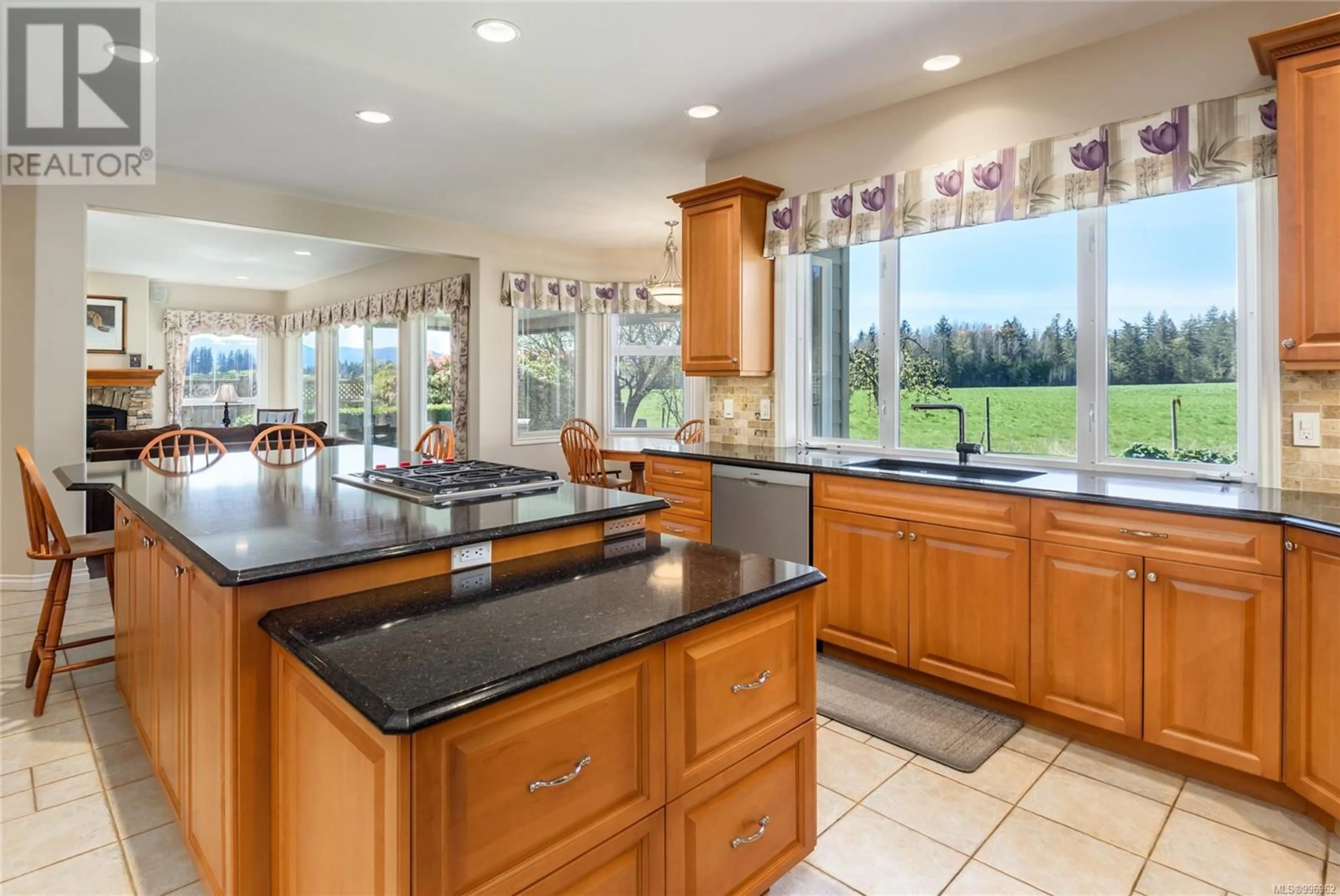 Open concept kitchen, ceramic/tile floor for 1009 KINGSLEY CRESCENT, Comox British Columbia V9M3R7
