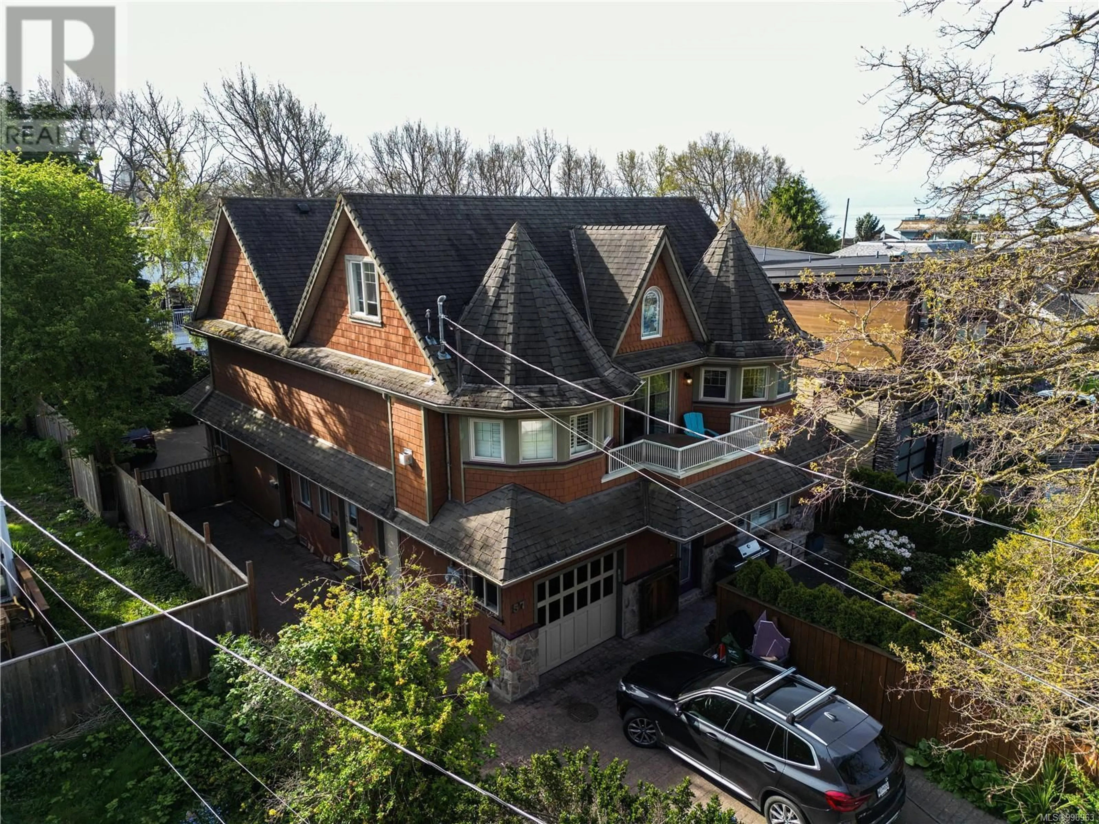 A pic from outside/outdoor area/front of a property/back of a property/a pic from drone, unknown for 55 DOCK STREET, Victoria British Columbia V8V1Z9