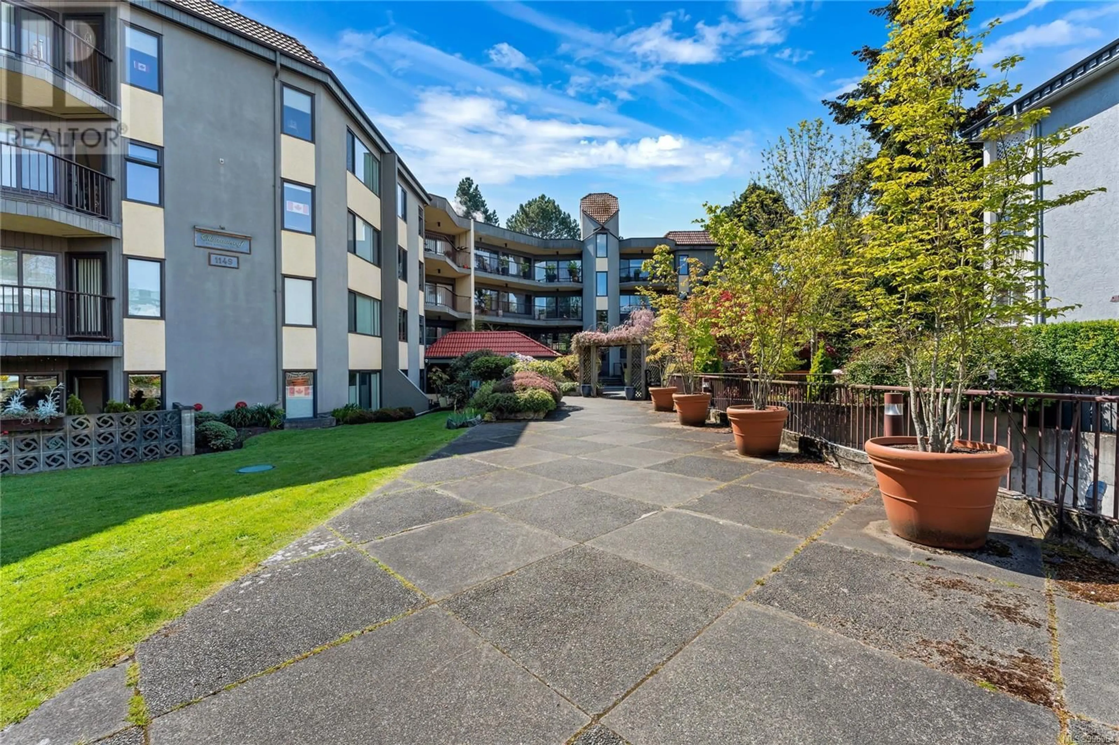 Patio, unknown for 201 - 1149 ROCKLAND AVENUE, Victoria British Columbia V8V4T5