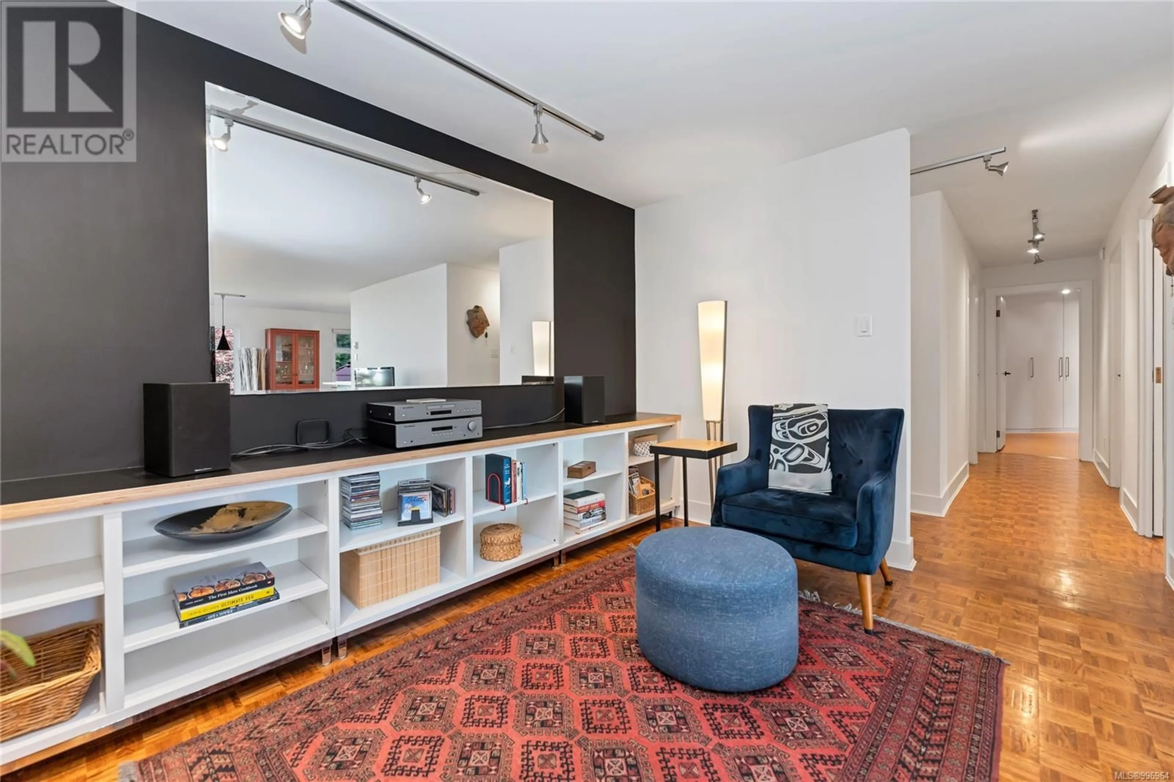 Living room with furniture, unknown for 201 - 1149 ROCKLAND AVENUE, Victoria British Columbia V8V4T5