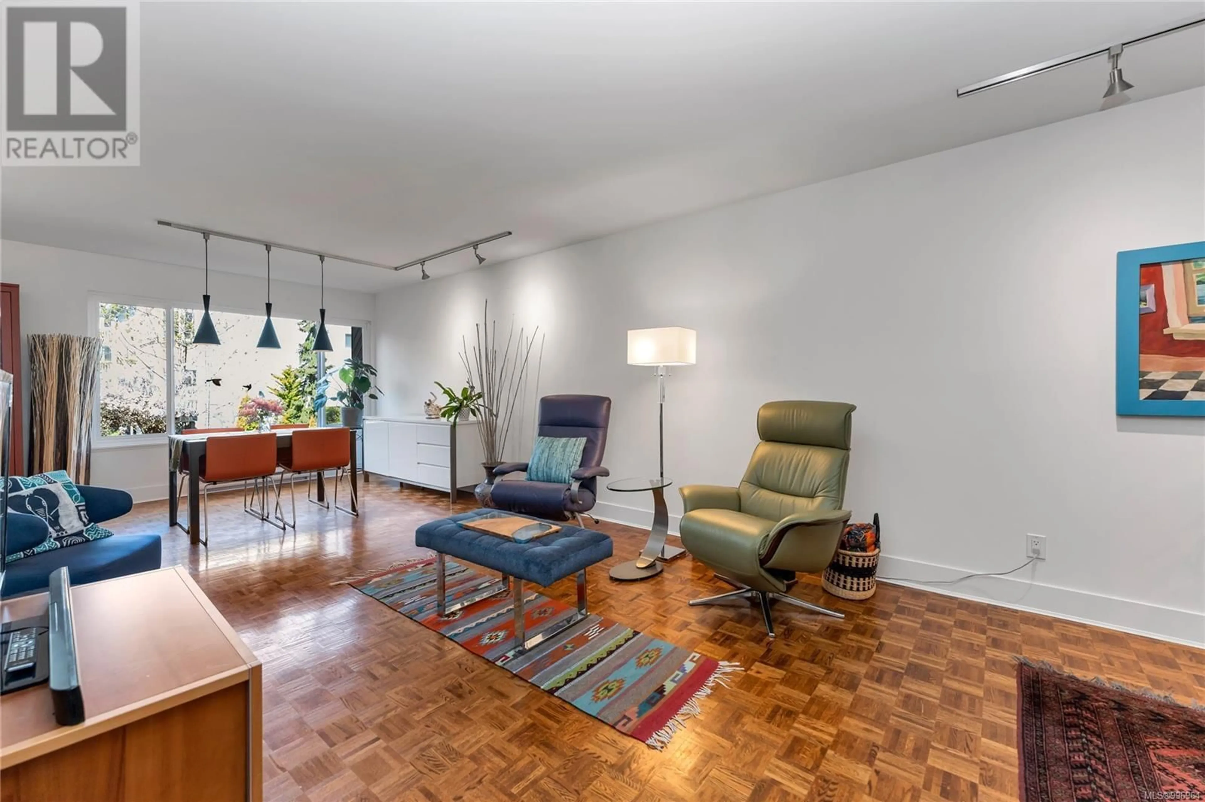Living room with furniture, unknown for 201 - 1149 ROCKLAND AVENUE, Victoria British Columbia V8V4T5