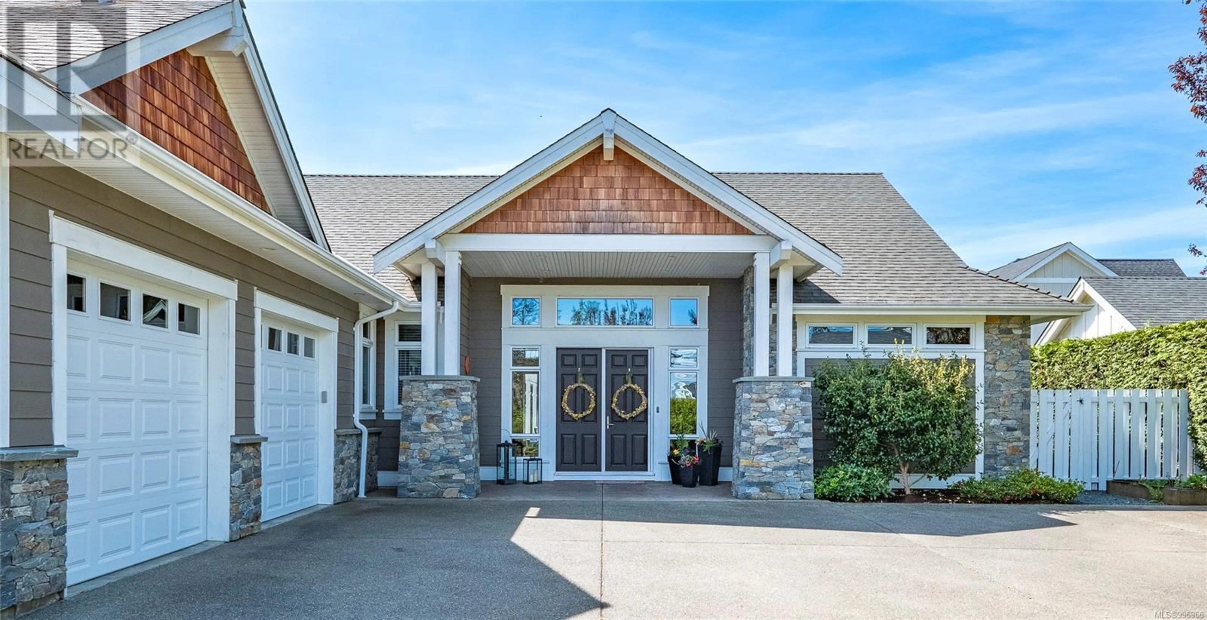 Indoor foyer for 856 BLUFFS DRIVE, Qualicum Beach British Columbia V9K0A2