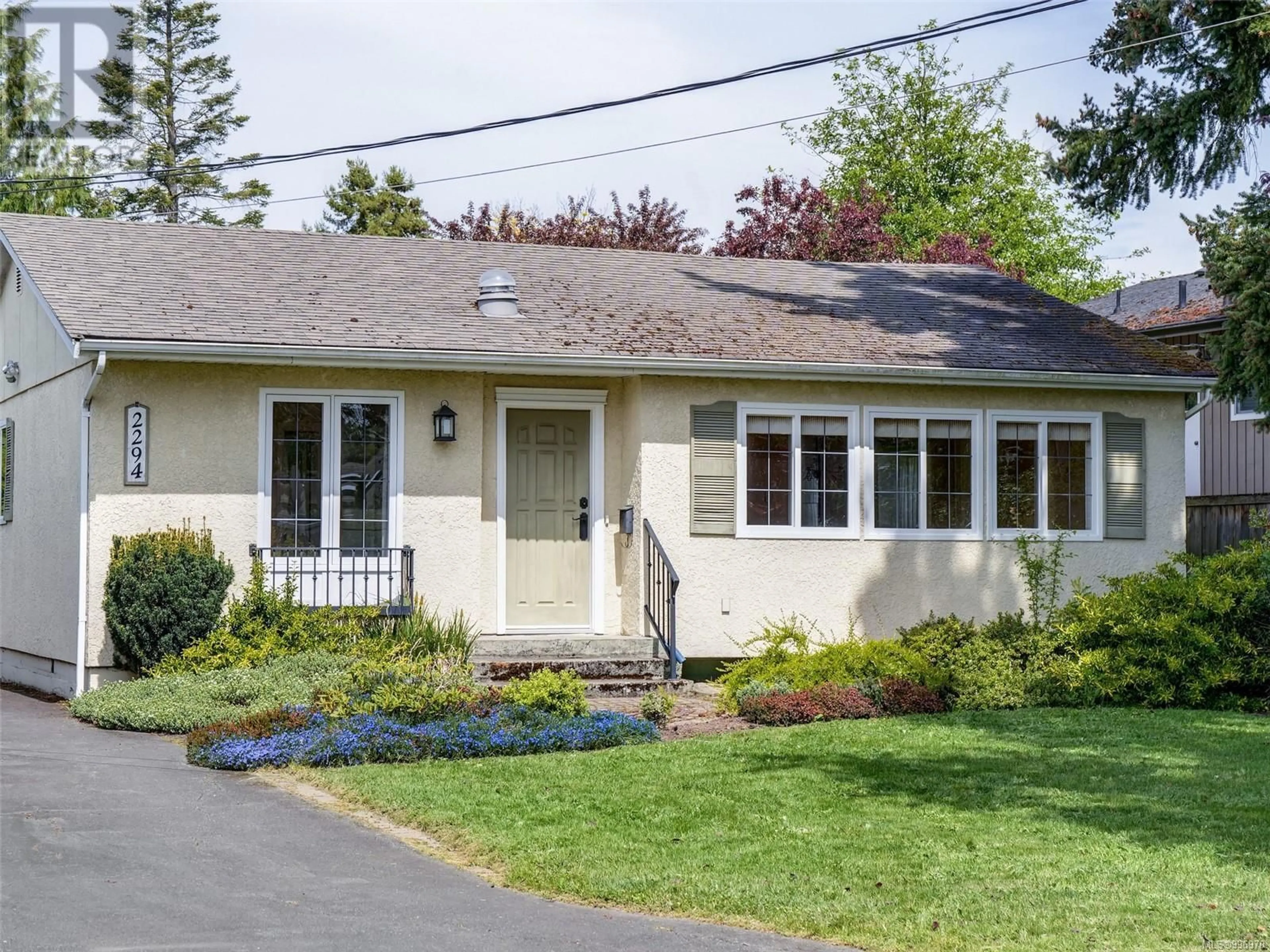 Home with vinyl exterior material, street for 2294 BRADFORD AVENUE, Sidney British Columbia V8L2E1