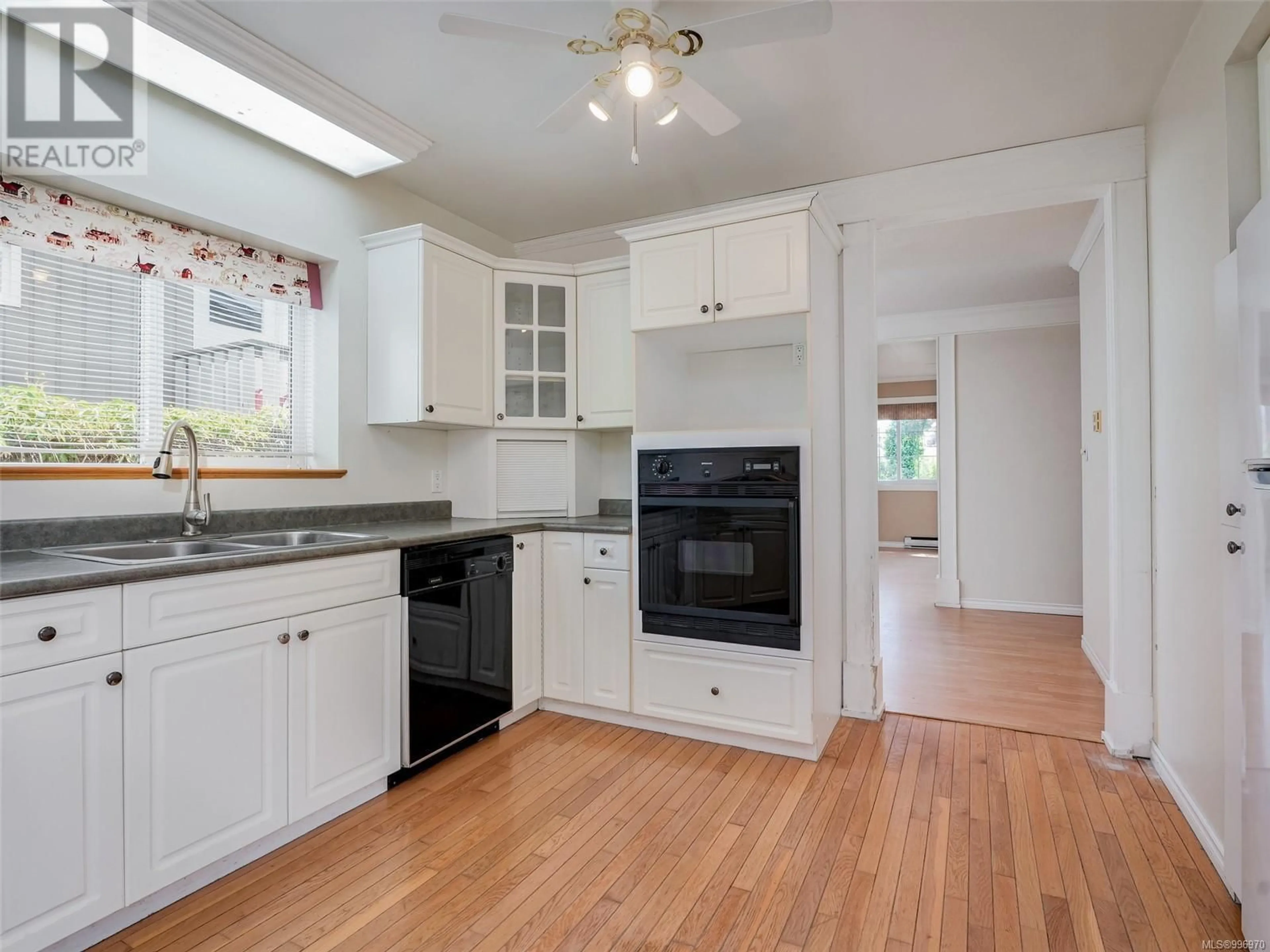 Open concept kitchen, unknown for 2294 BRADFORD AVENUE, Sidney British Columbia V8L2E1