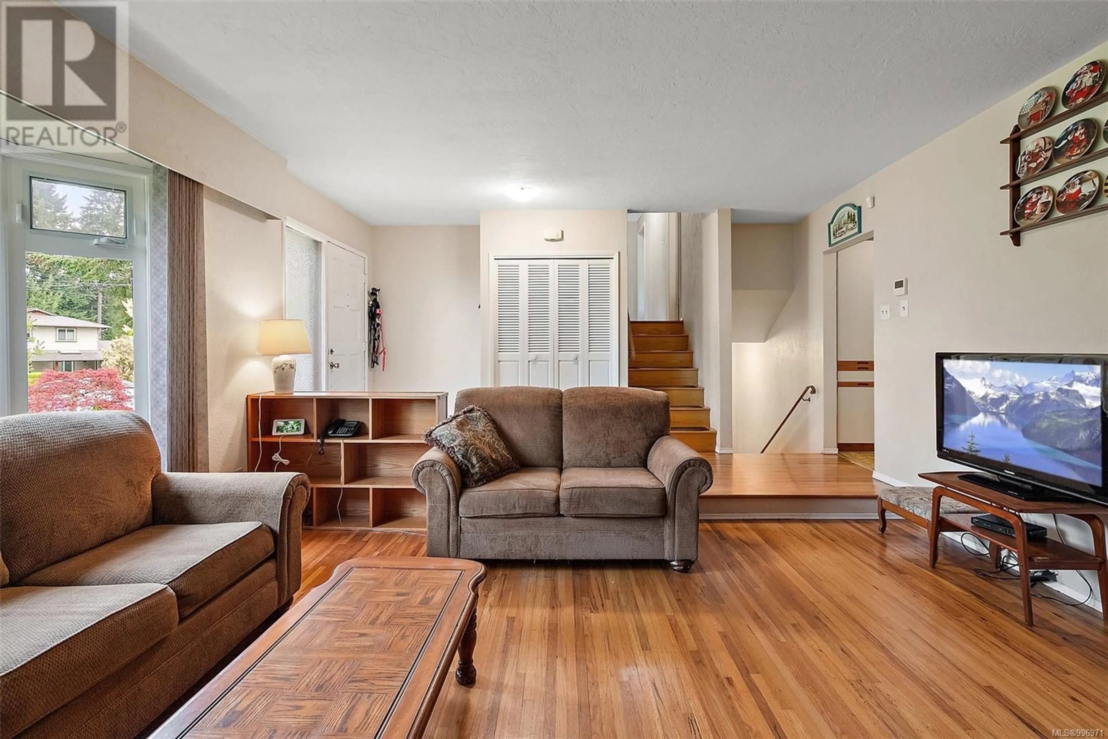 Living room with furniture, unknown for 2273 ALDEANE AVENUE, Colwood British Columbia V9B2C8