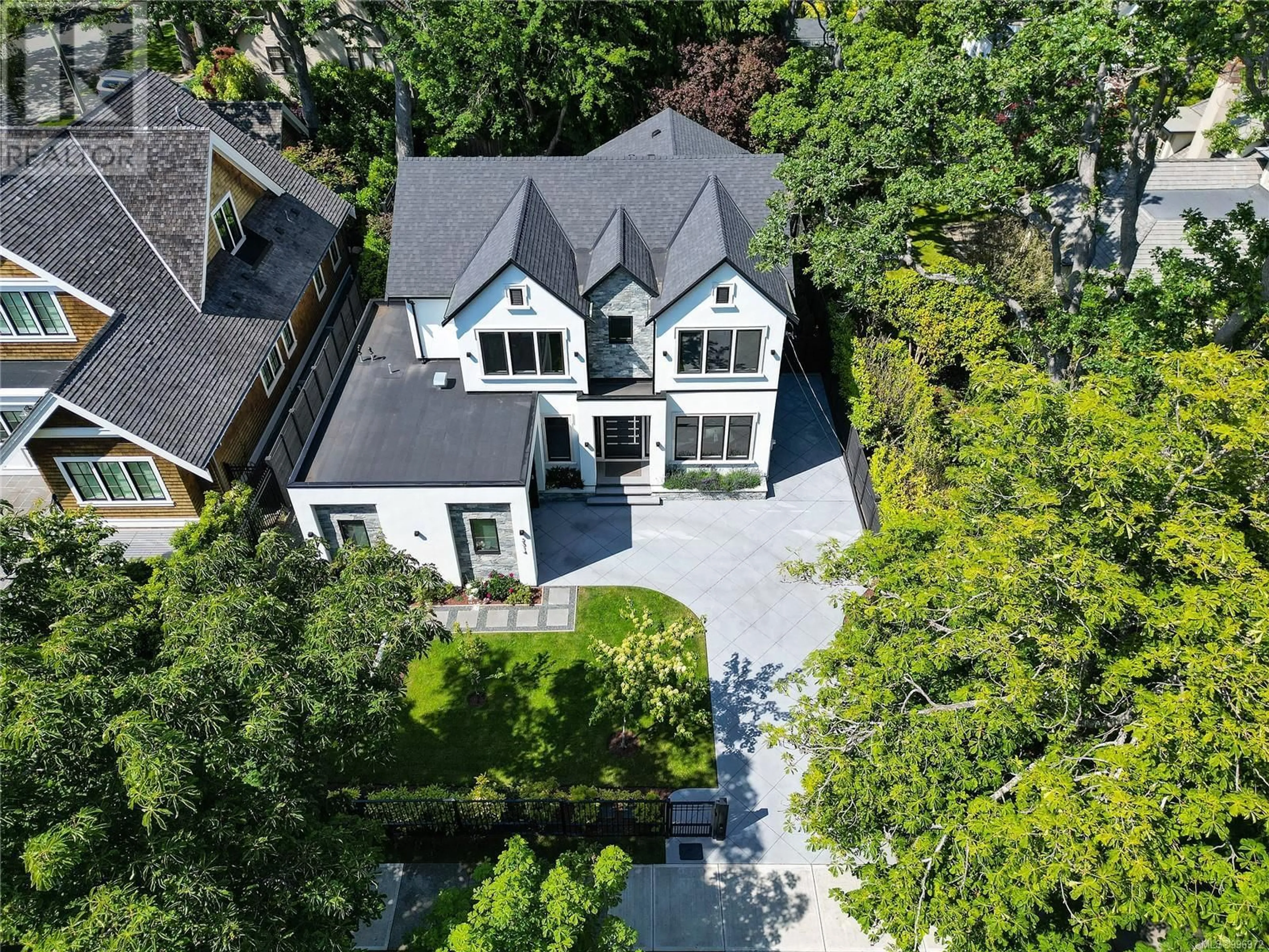 A pic from outside/outdoor area/front of a property/back of a property/a pic from drone, street for 2314 WINDSOR ROAD, Oak Bay British Columbia V8S3E3