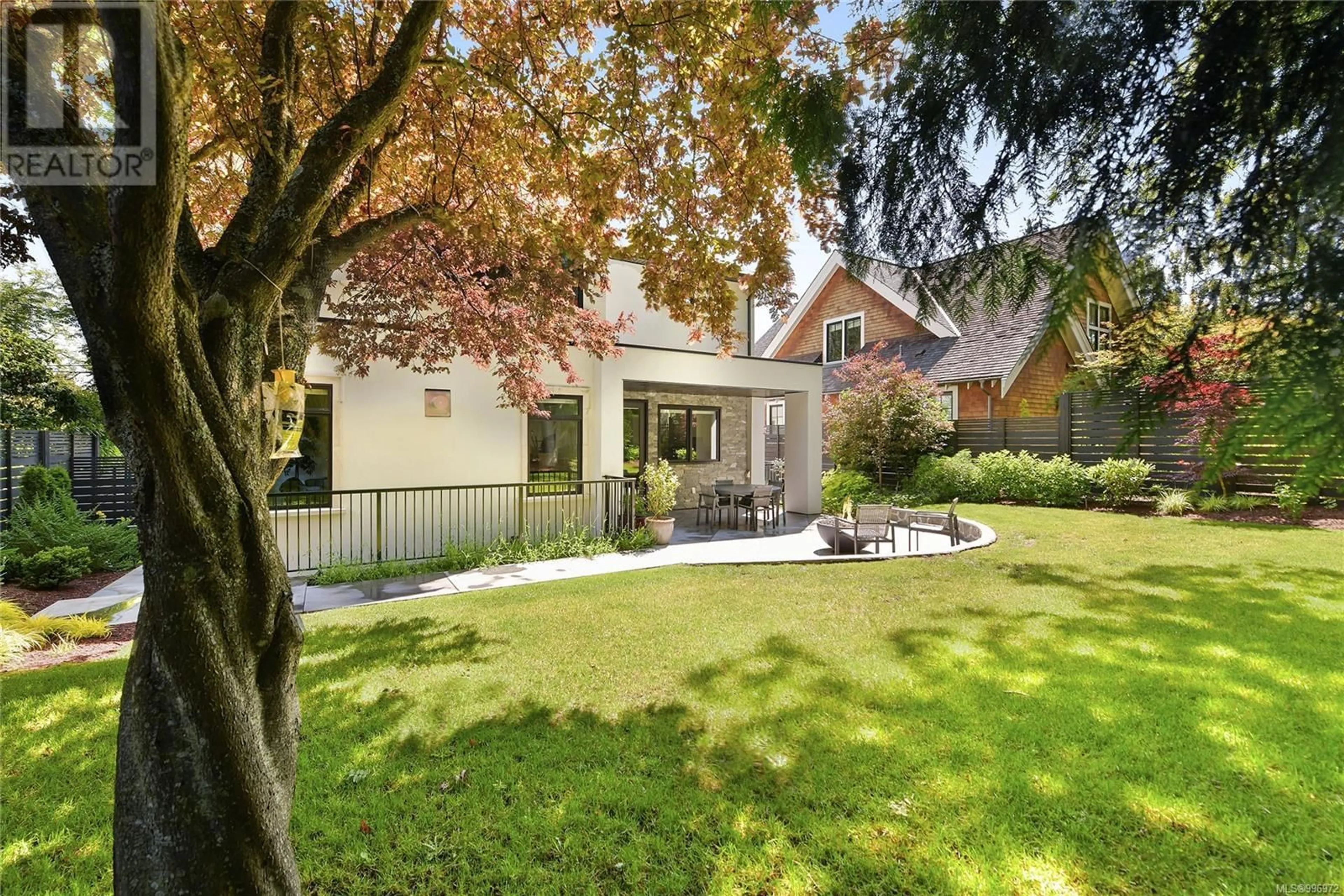 A pic from outside/outdoor area/front of a property/back of a property/a pic from drone, street for 2314 WINDSOR ROAD, Oak Bay British Columbia V8S3E3