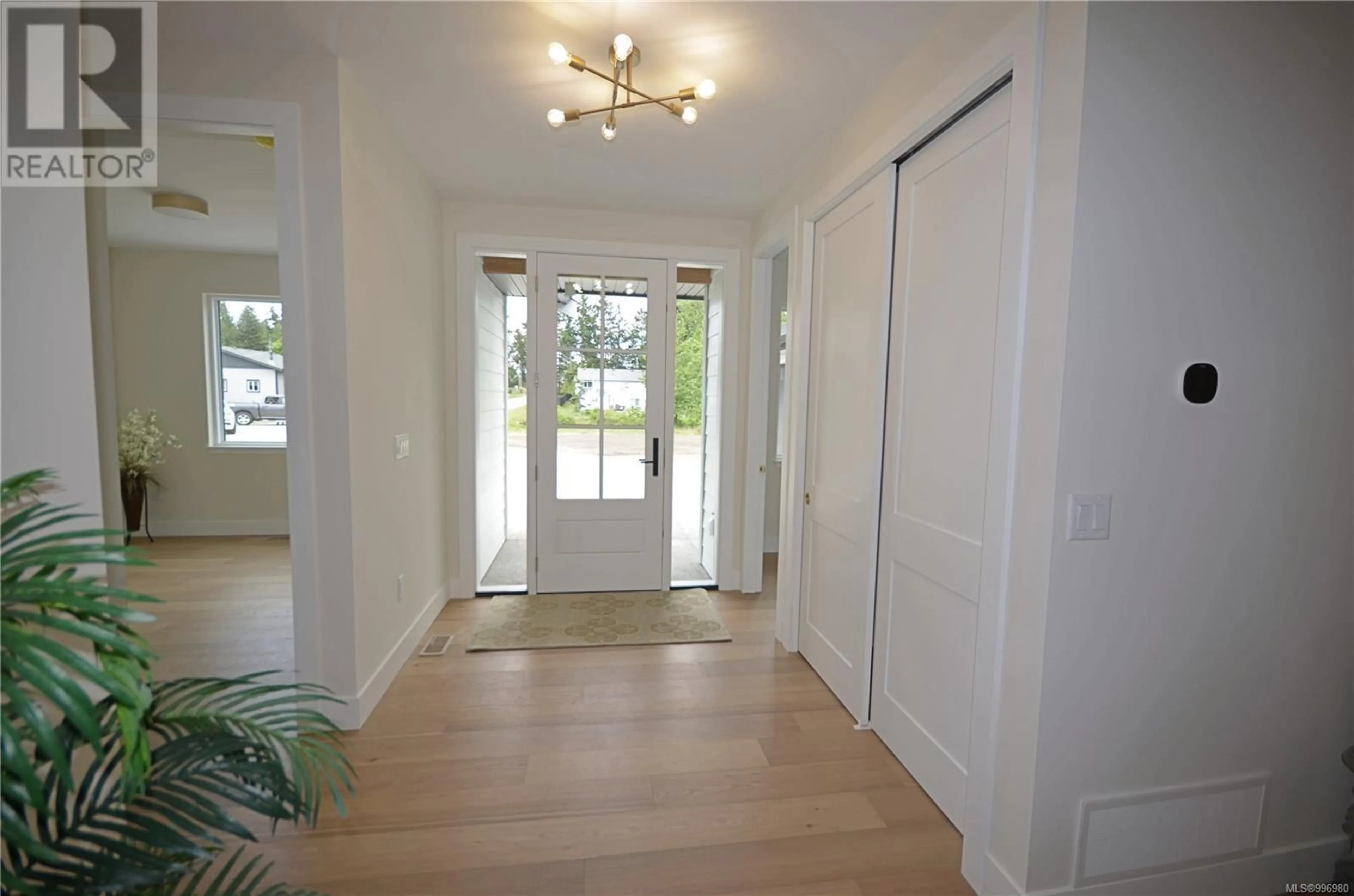 Indoor entryway for 1936 WOOBANK ROAD, Nanaimo British Columbia V9X1G9