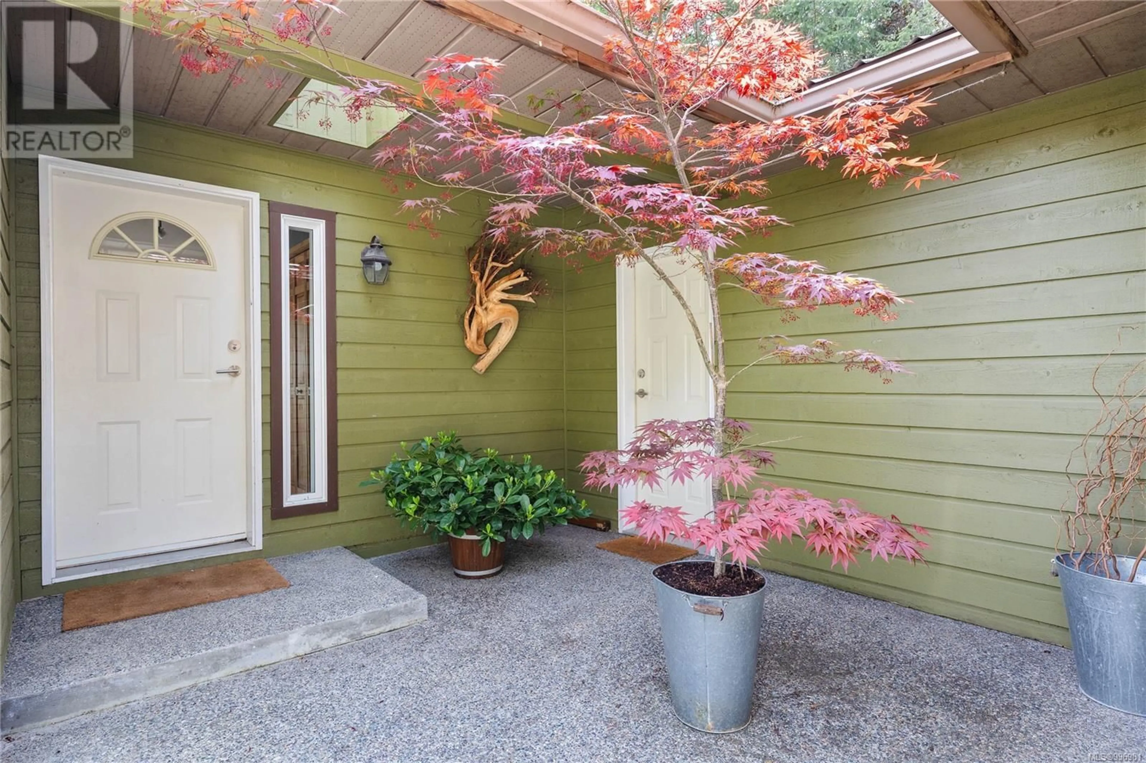 Indoor entryway for 260 OLD DIVIDE ROAD, Salt Spring British Columbia V8K2G7